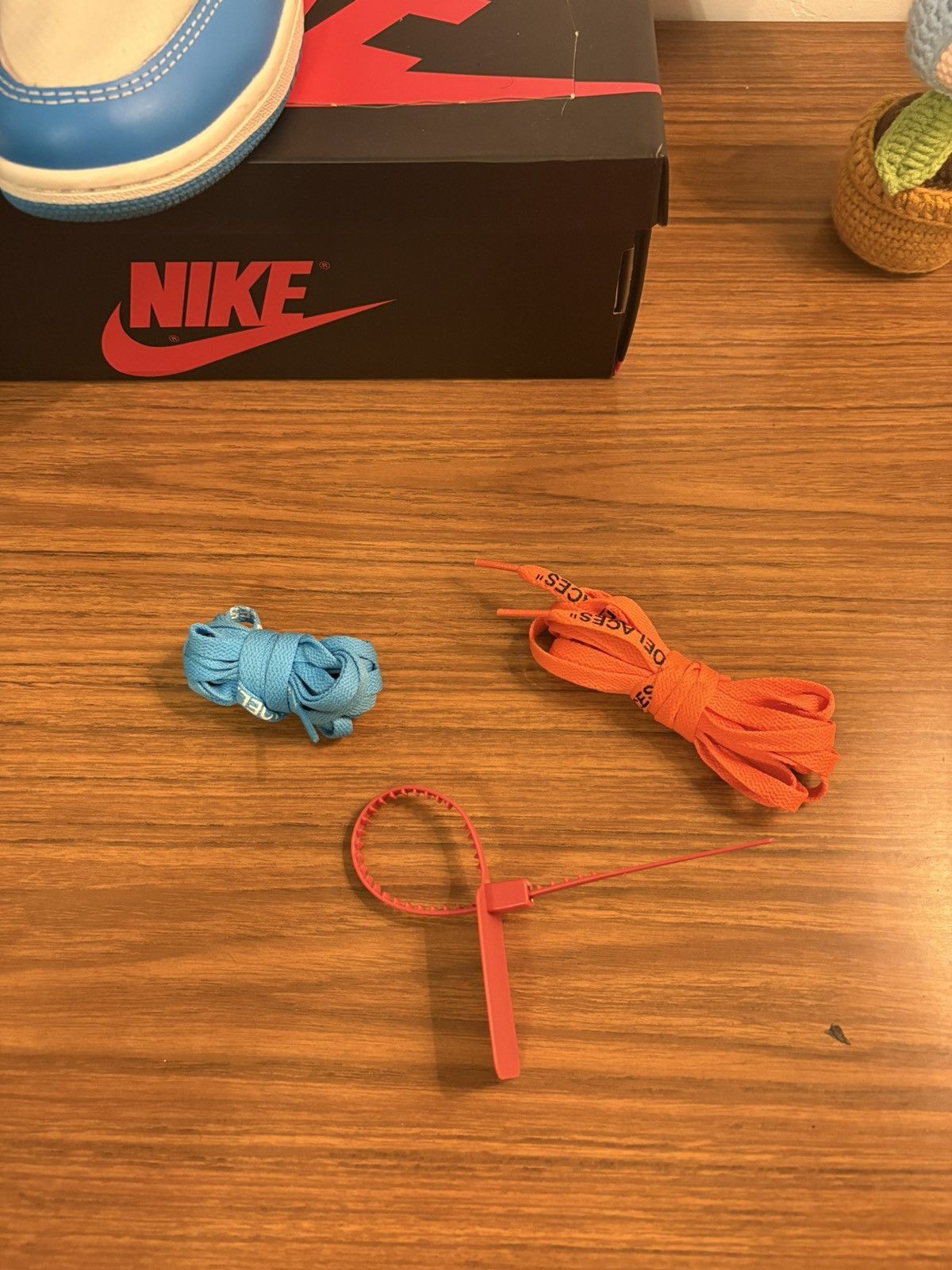 Nike × Off-White Off-White x Nike Air Jordan 1 UNC US7 Size US 7 / EU 40 - 3 Thumbnail