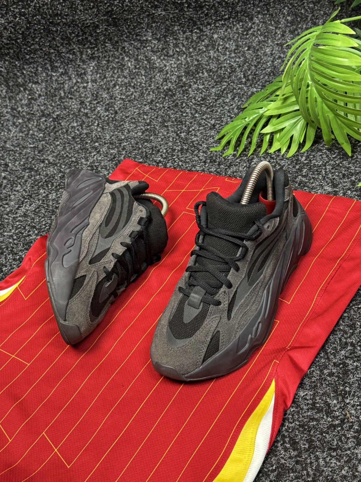 Adidas Adidas Yeezy Boost 700 V2 Vanta FU6684 Size 39 Size US 6 / IT 36 - 2 Thumbnail