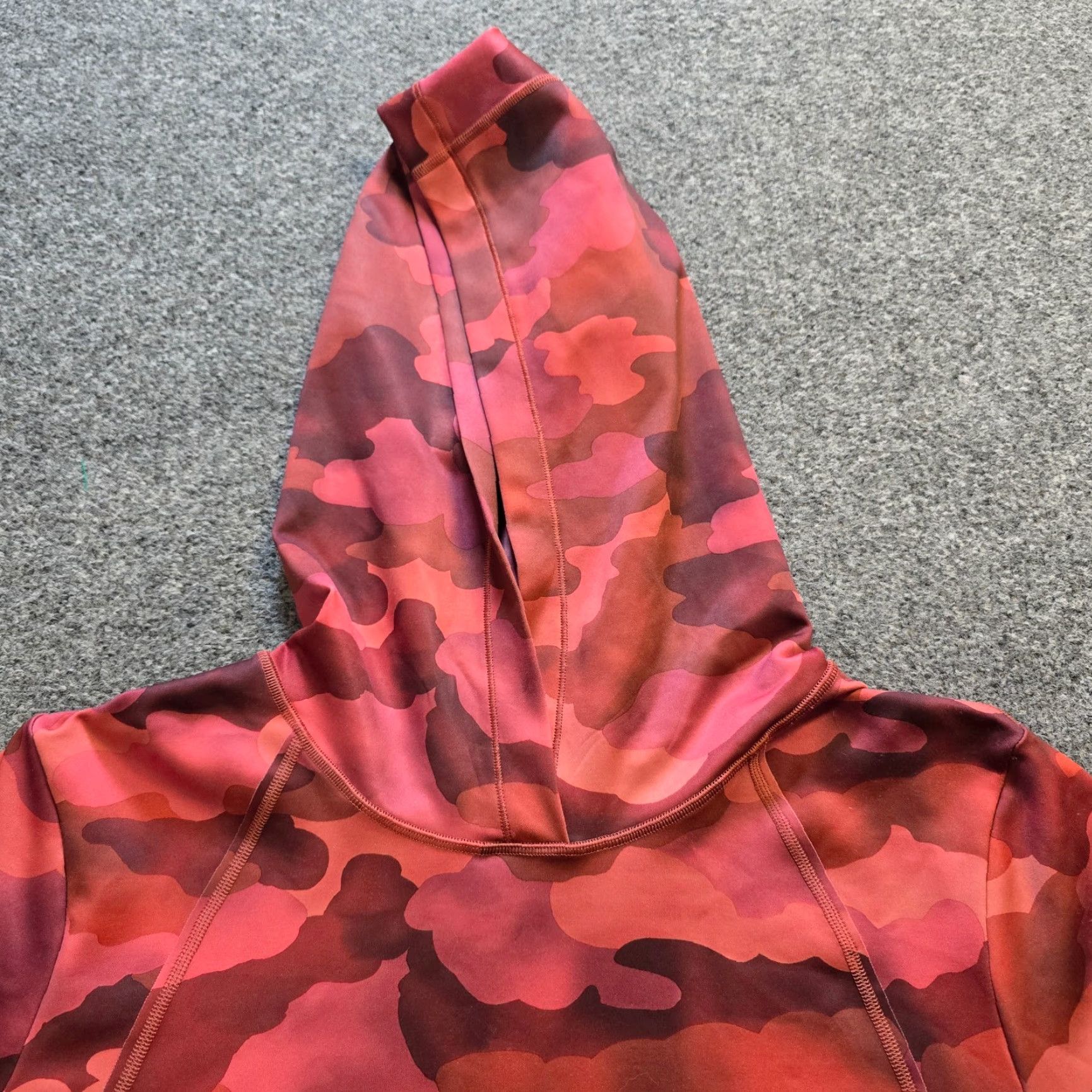 Athleta Athleta Hoodie Women XL Red Camo Performance Crop Casual Comfort Size XL / US 12-14 / IT 48-50 - 2 Thumbnail