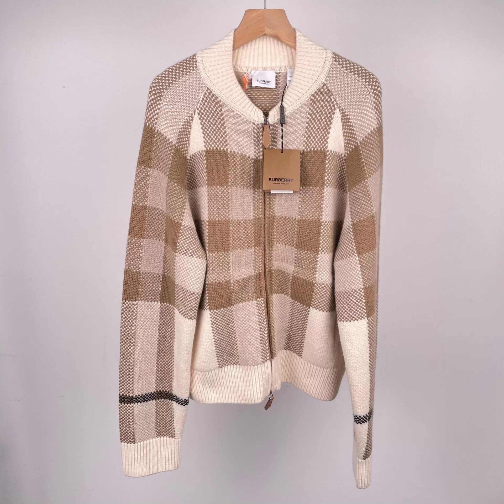 Burberry Burberry knit jacket M new with tags Size US M / EU 48-50 / 2 - 1 Thumbnail