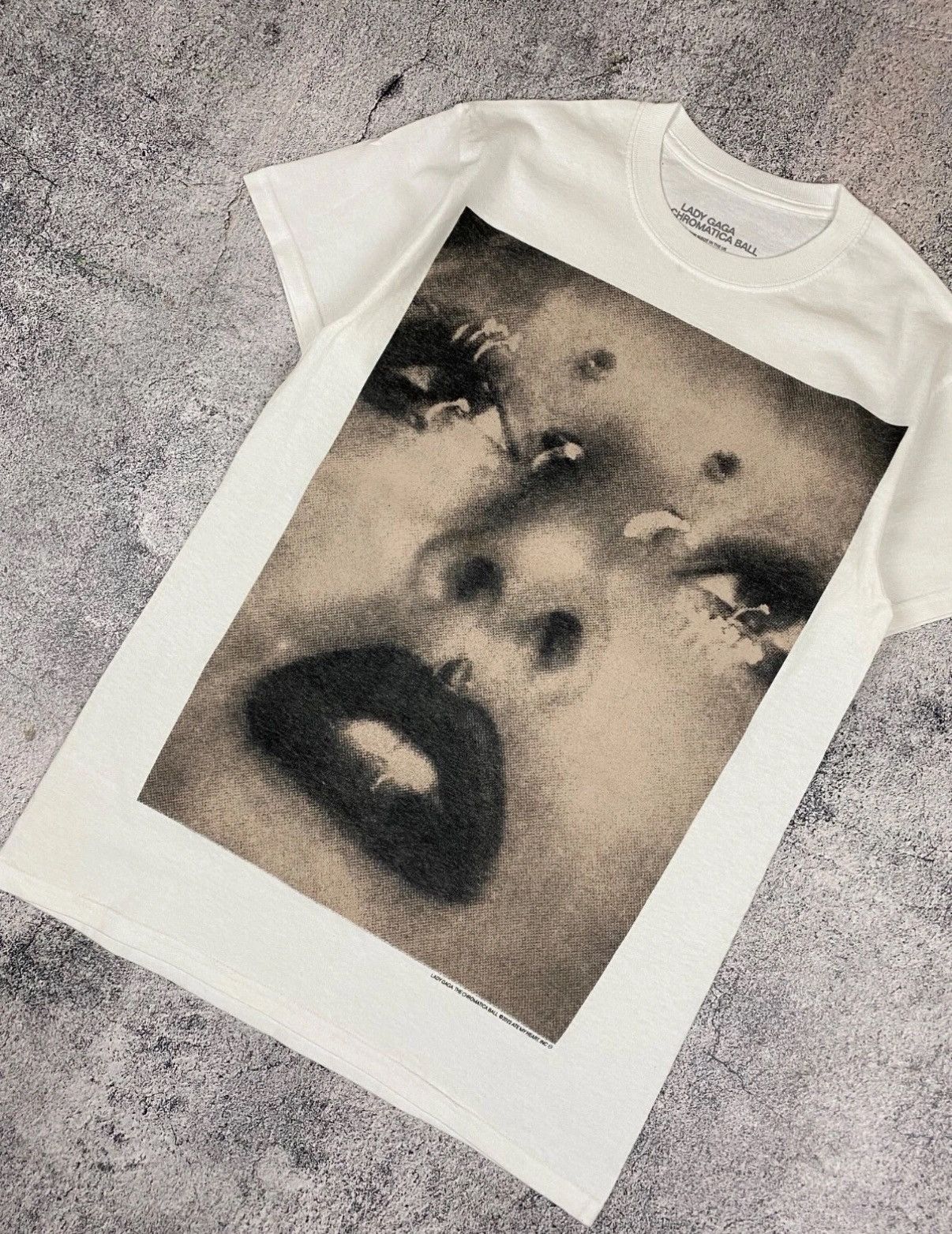 Band Tees LADY GAGA THE CHROMATICA BALL TOUR 2022 T-SHIRT OFFICIAL M Size US M / EU 48-50 / 2 - 8 Thumbnail