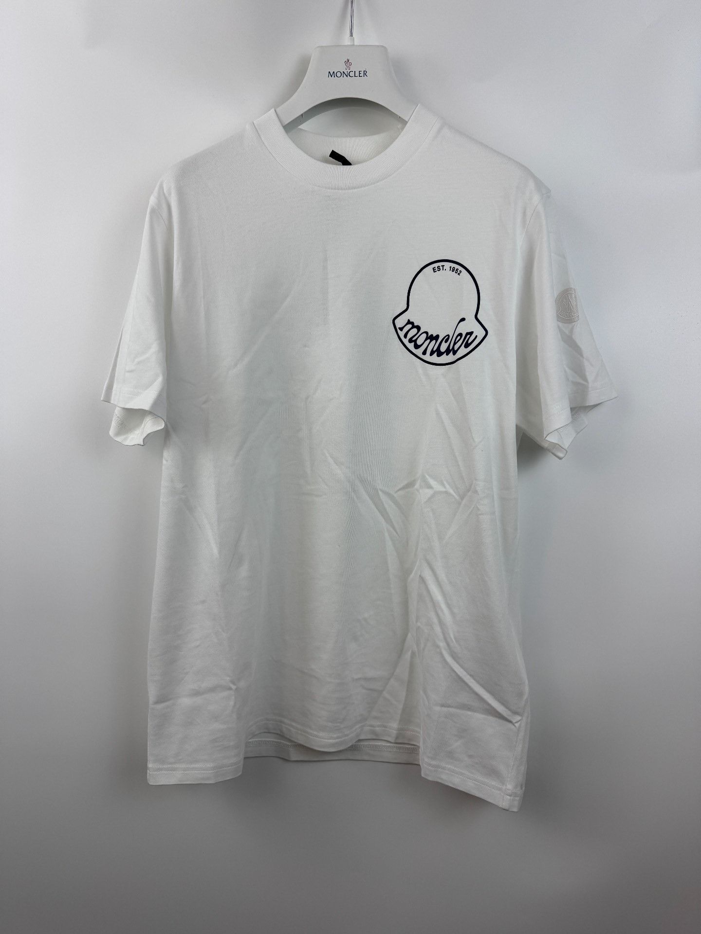 Moncler Moncler Logo Graphic T-Shirt S Size US S / EU 44-46 / 1 - 1 Thumbnail