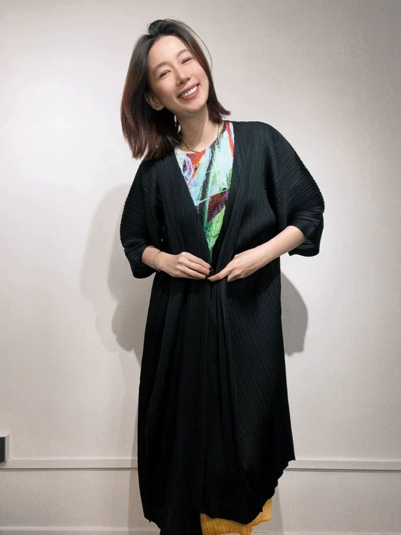 Issey Miyake Issey Miyake size:3 Black pleated cardigan Size M / US 6-8 / IT 42-44 - 2 Thumbnail