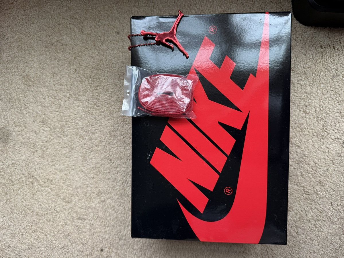 Jordan Brand Jordan 1 High Patent Bred Size US 7 / EU 40 - 5 Thumbnail