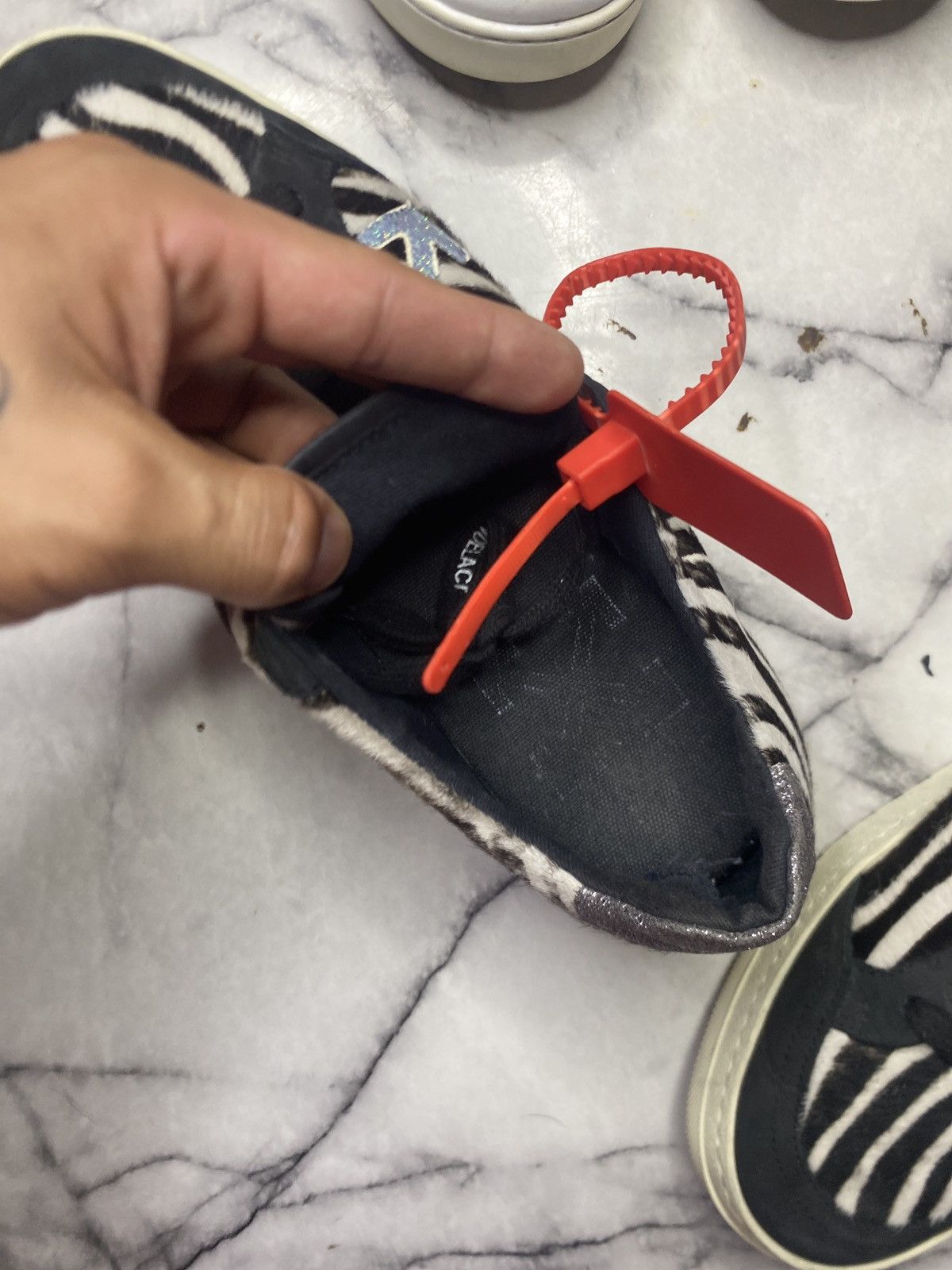 Off-White Off white vulcanized zebra/glitter Size US 9 / IT 39 - 2 Thumbnail
