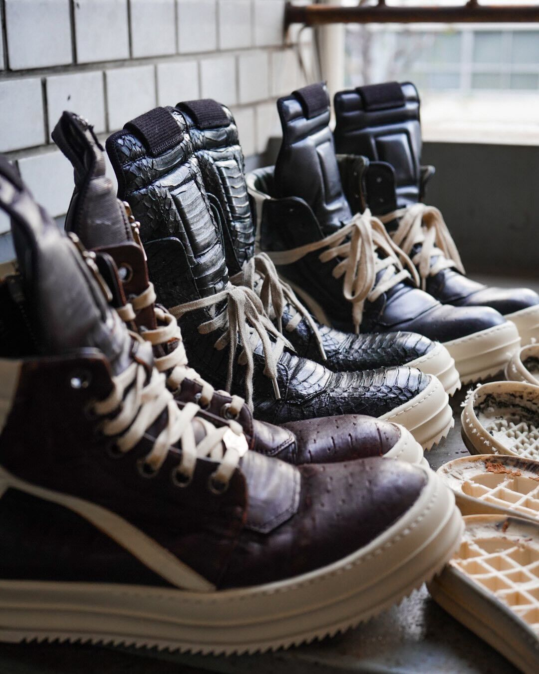 Rick Owens Rick Owens FW14 GEOBASKET IGUANA BLOOD MILK WB Size US 7 / EU 40 - 9 Thumbnail