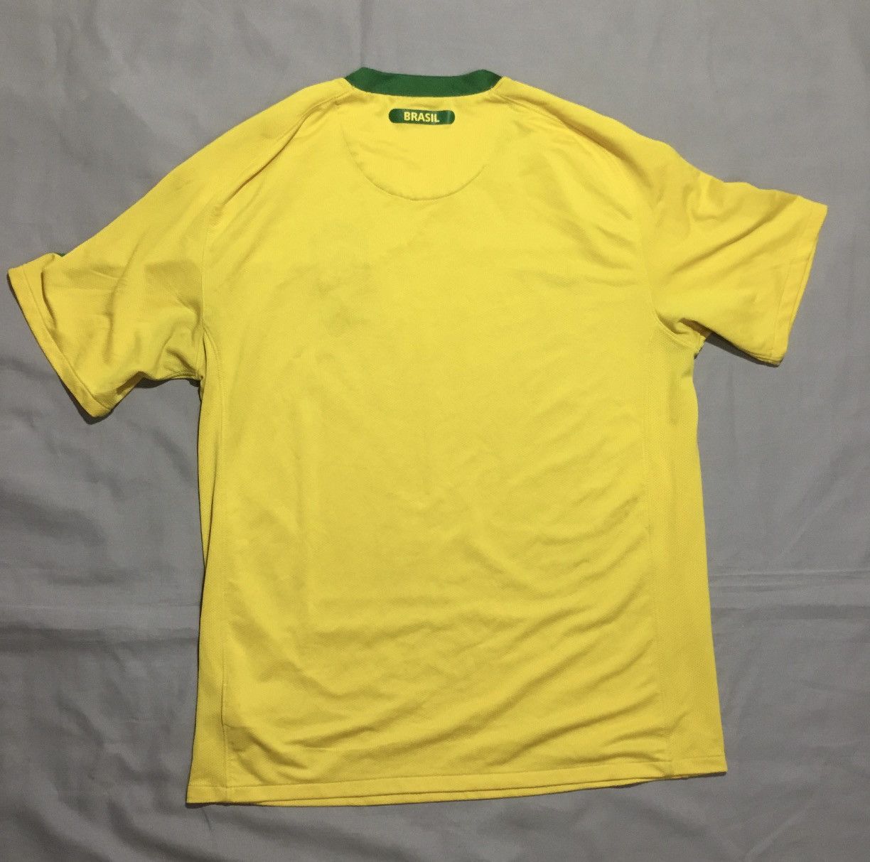 Nike 2010-11 BRAZIL SHIRT L Football Soccer International Teams Size US L / EU 52-54 / 3 - 2 Thumbnail