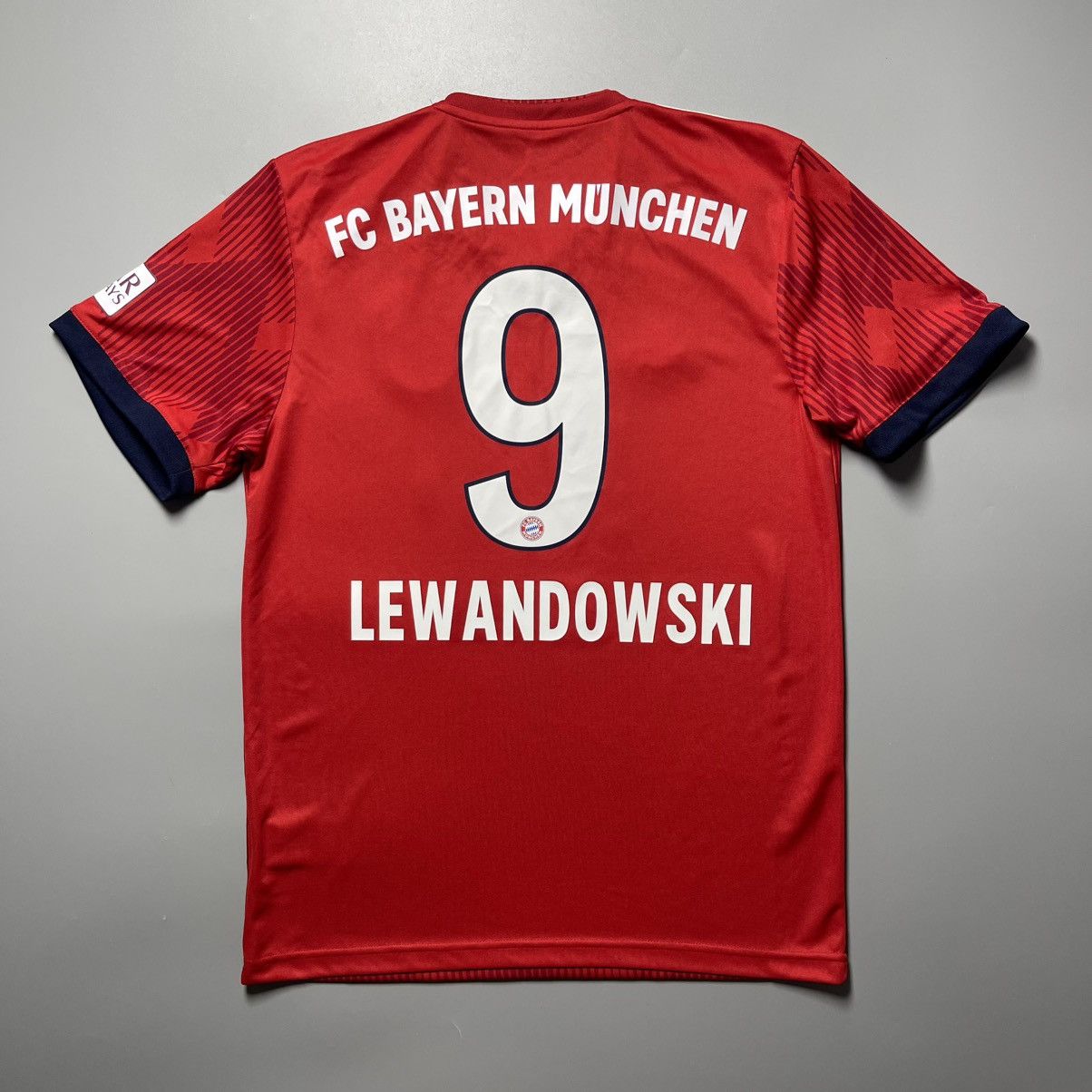 Vintage BAYERN ADIDAS 2018/2019 FOOTBALL HOME JERSEY #9 LEWANDOWSKI Size US S / EU 44-46 / 1 - 1 Thumbnail