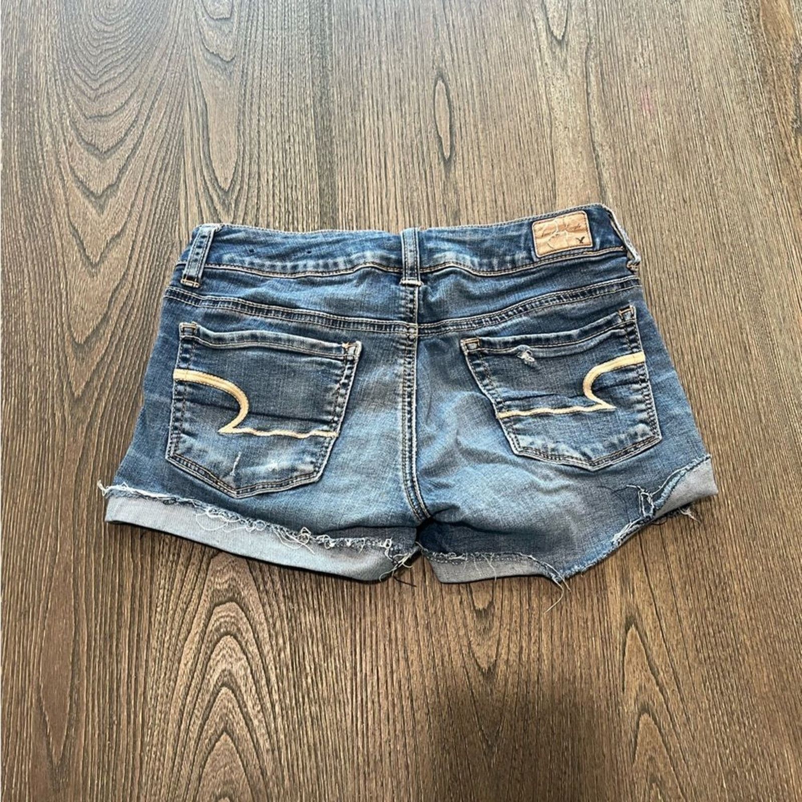American Eagle Outfitters American Eagle Super Stretch Medium Wash Shorts Size 2 Size 26" / US 2 / IT 38 - 6 Thumbnail