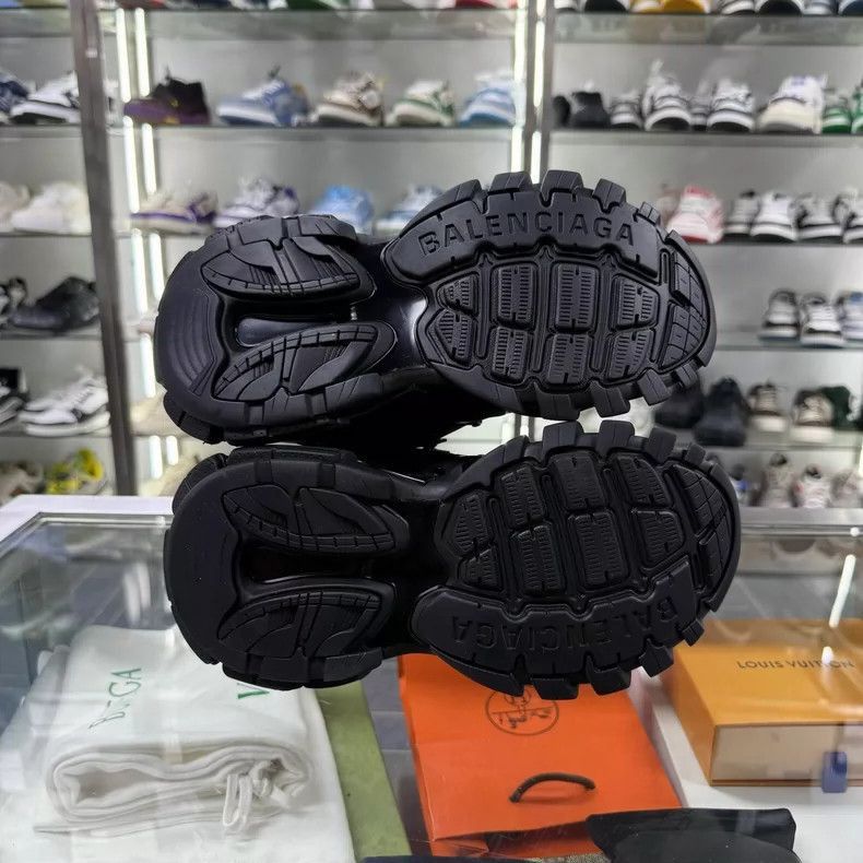 BALENCIAGA TRACK Sneakers in Black Size 36-2506