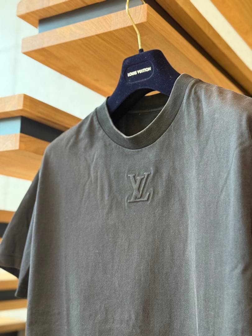 Louis Vuitton Louis Vuitton Embossed LV T-Shirt Size US M / EU 48-50 / 2 - 5 Thumbnail