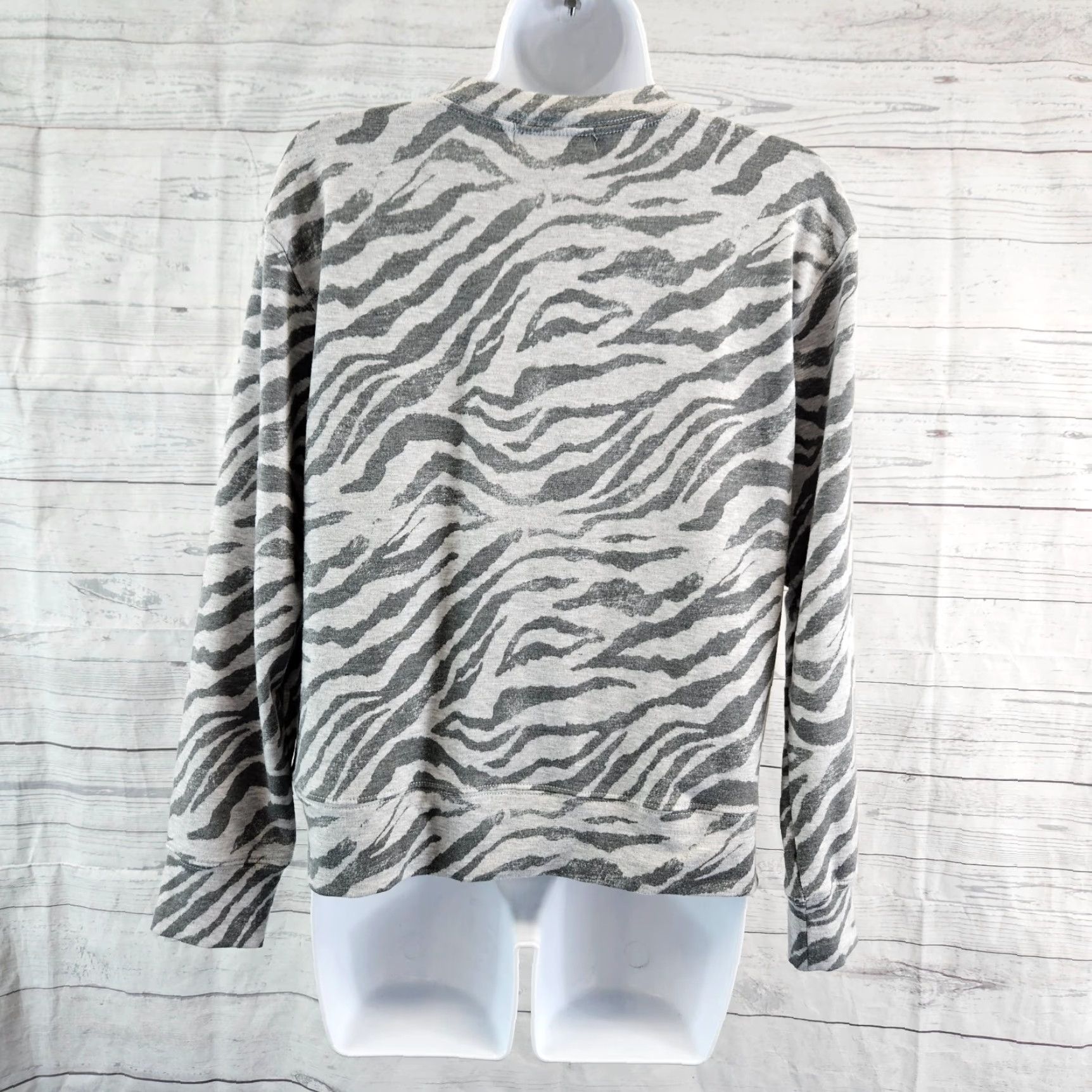 Vintage Knox Rose Womens Top Sz Small Gray Animal Print Twisted Front Long Sleeve Pullover Round Neck Size S / US 4 / IT 40 - 4 Thumbnail
