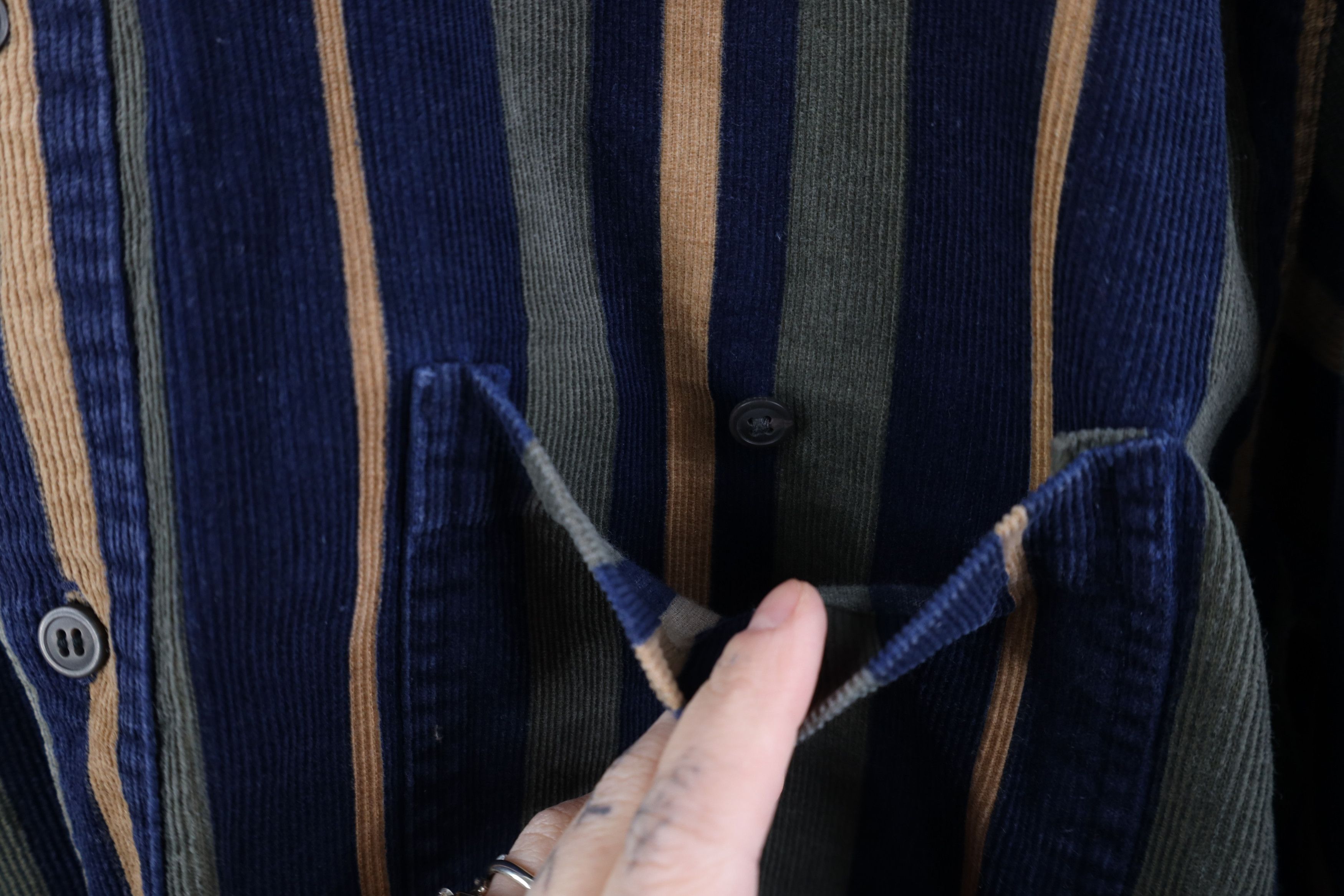 Vintage Vintage 90s Streetwear Corduroy Collared Button Down Shirt Size US L / EU 52-54 / 3 - 5 Thumbnail