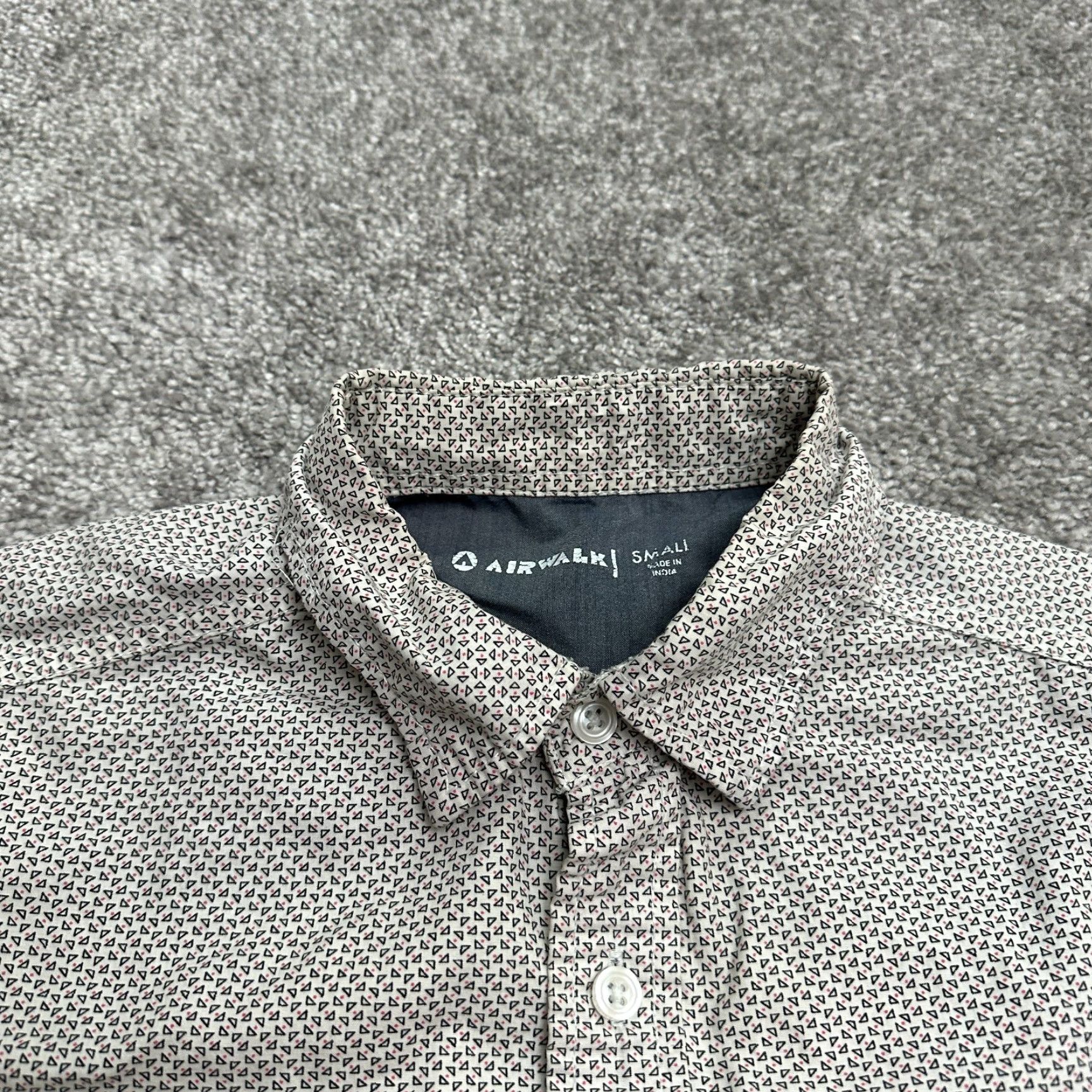 Airwalk AIRWALK Button-Up Shirt Mens Small White Triangle Short Sleeve Casual Knit Cotton Regular Fit Size US S / EU 44-46 / 1 - 3 Thumbnail