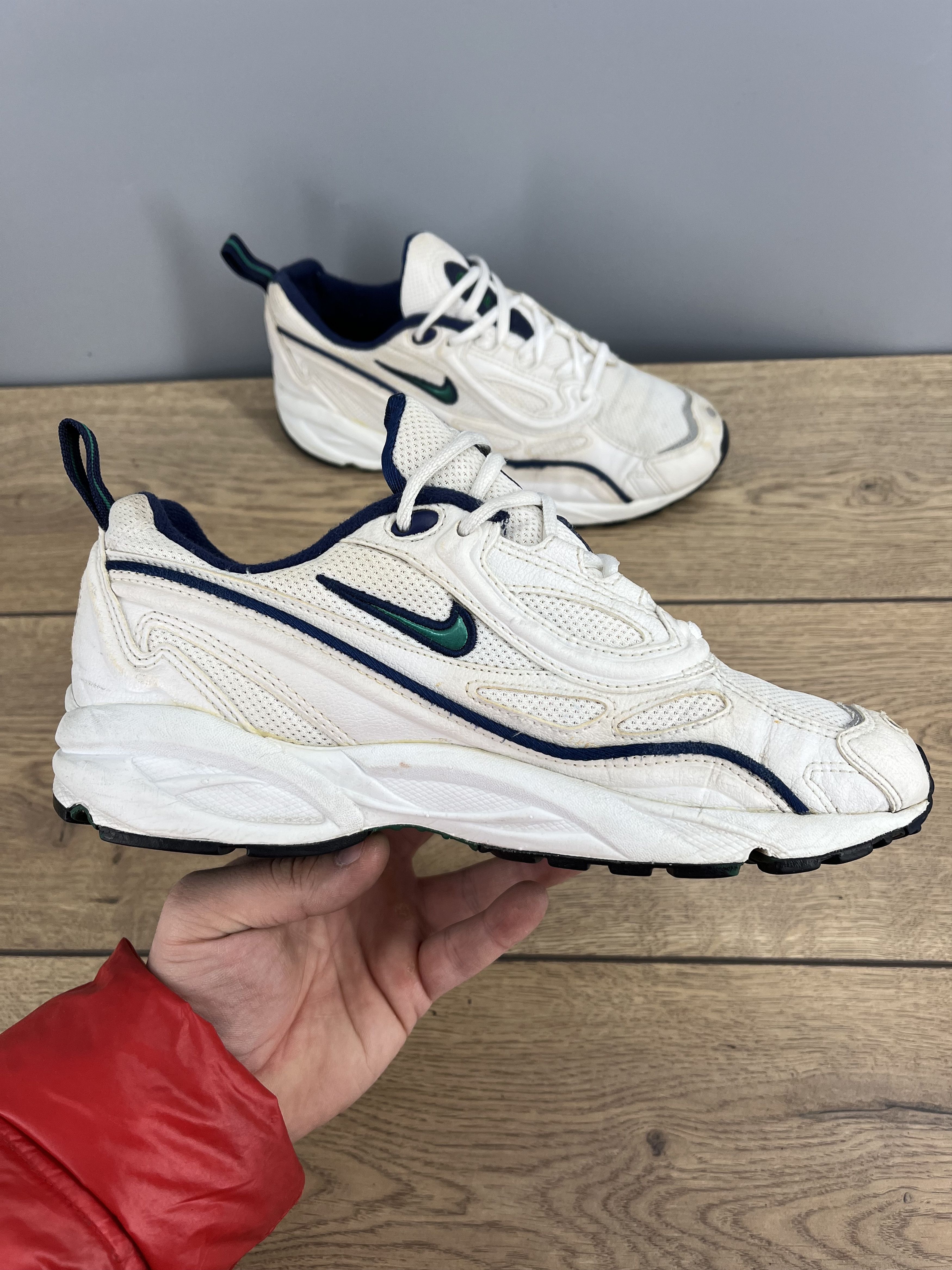 Nike Vintage Nike Air Sneakers US 9.5 EU 41 Retro 90s White Size US 9.5 / IT 39.5 - 11 Thumbnail