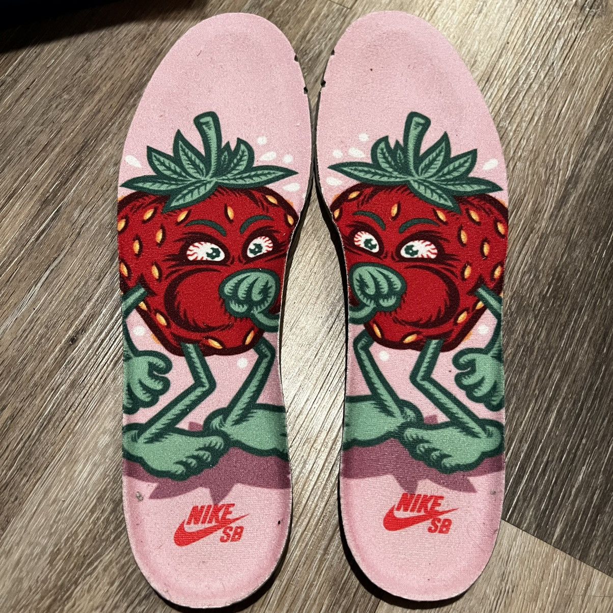 Nike Nike Sb Dunk High Strawberry Cough Size US 10.5 / EU 43-44 - 6 Thumbnail