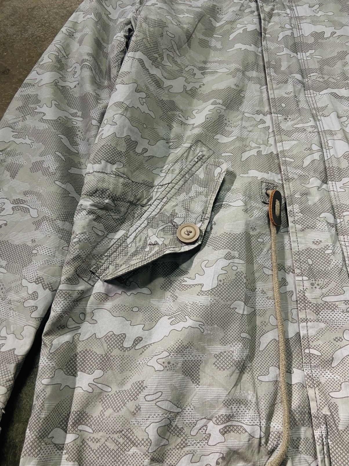 United Colors Of Benetton United Color of Benetton Camo Parka Size US L / EU 52-54 / 3 - 6 Thumbnail
