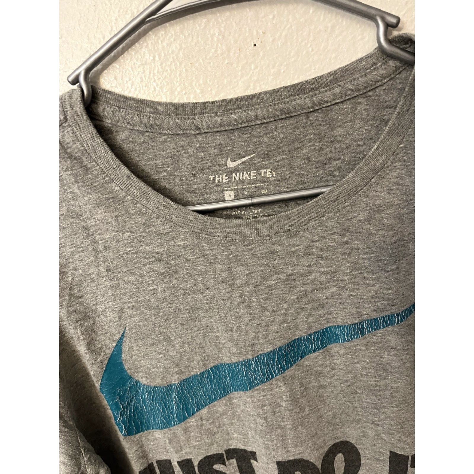 Nike Nike Tee Shirt Adult Small Gray Short Sleeve Crewneck Logo T-Shirt Nike Dri-Fit Mens Size US S / EU 44-46 / 1 - 3 Thumbnail