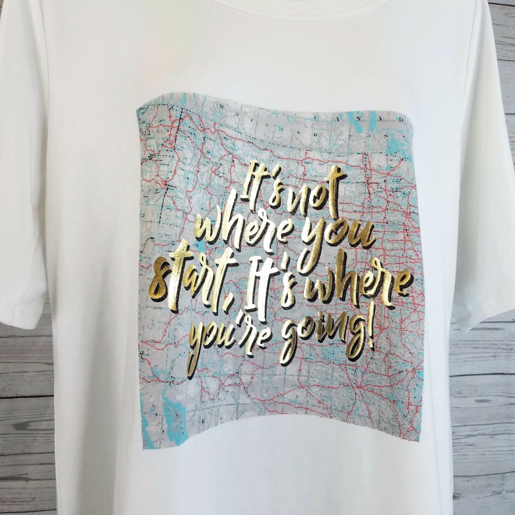 Vintage VINTAGE LuLaRoe Womens Tee Sz Small White Gold Short Sleeve Size 28" / US 6 / IT 42 - 2 Thumbnail