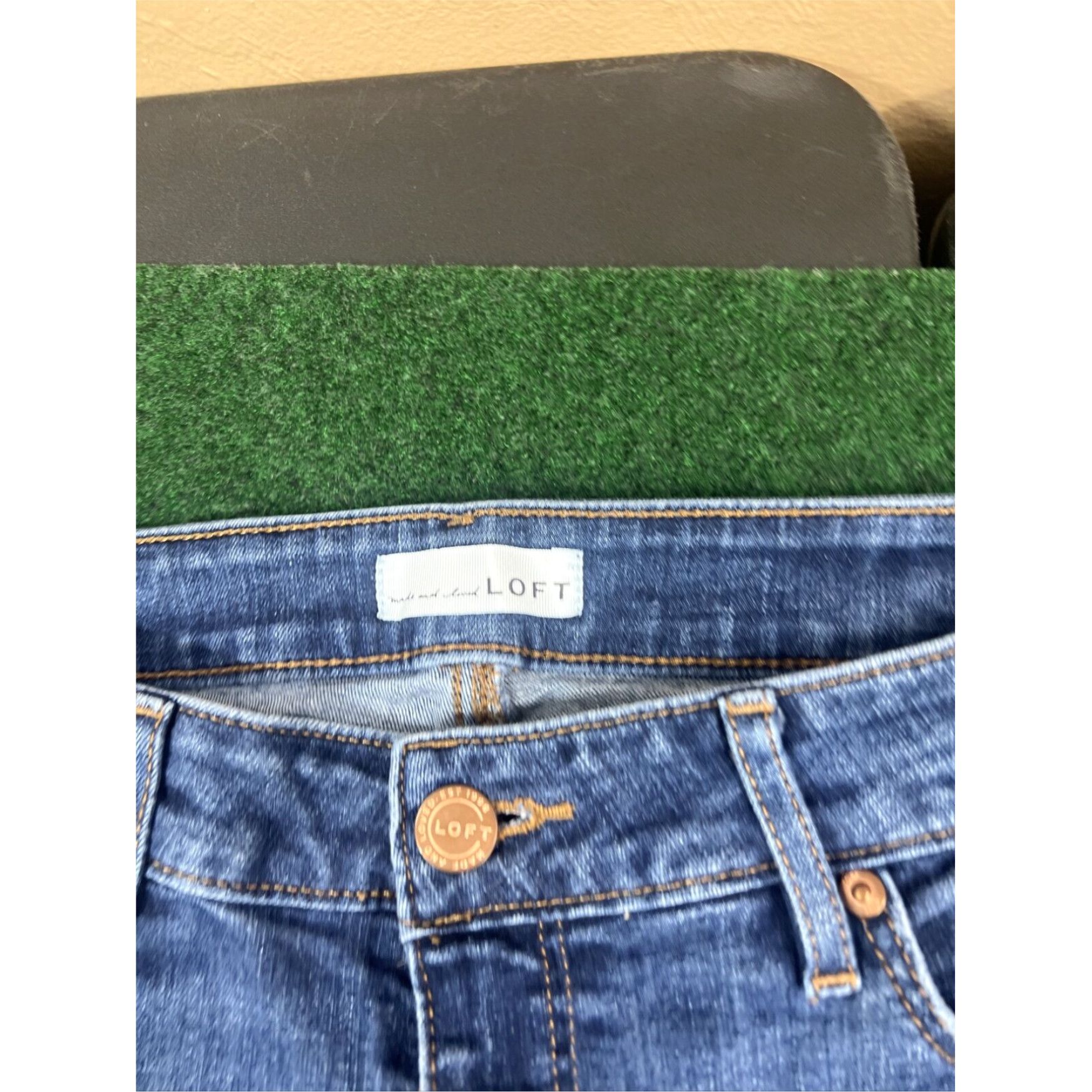 Loft Ann Taylor Loft Relaxed Skinny Crop Denim Blue Jeans Womens Size 27 / 4 29x27 Size 27" / US 4 / IT 40 - 4 Thumbnail