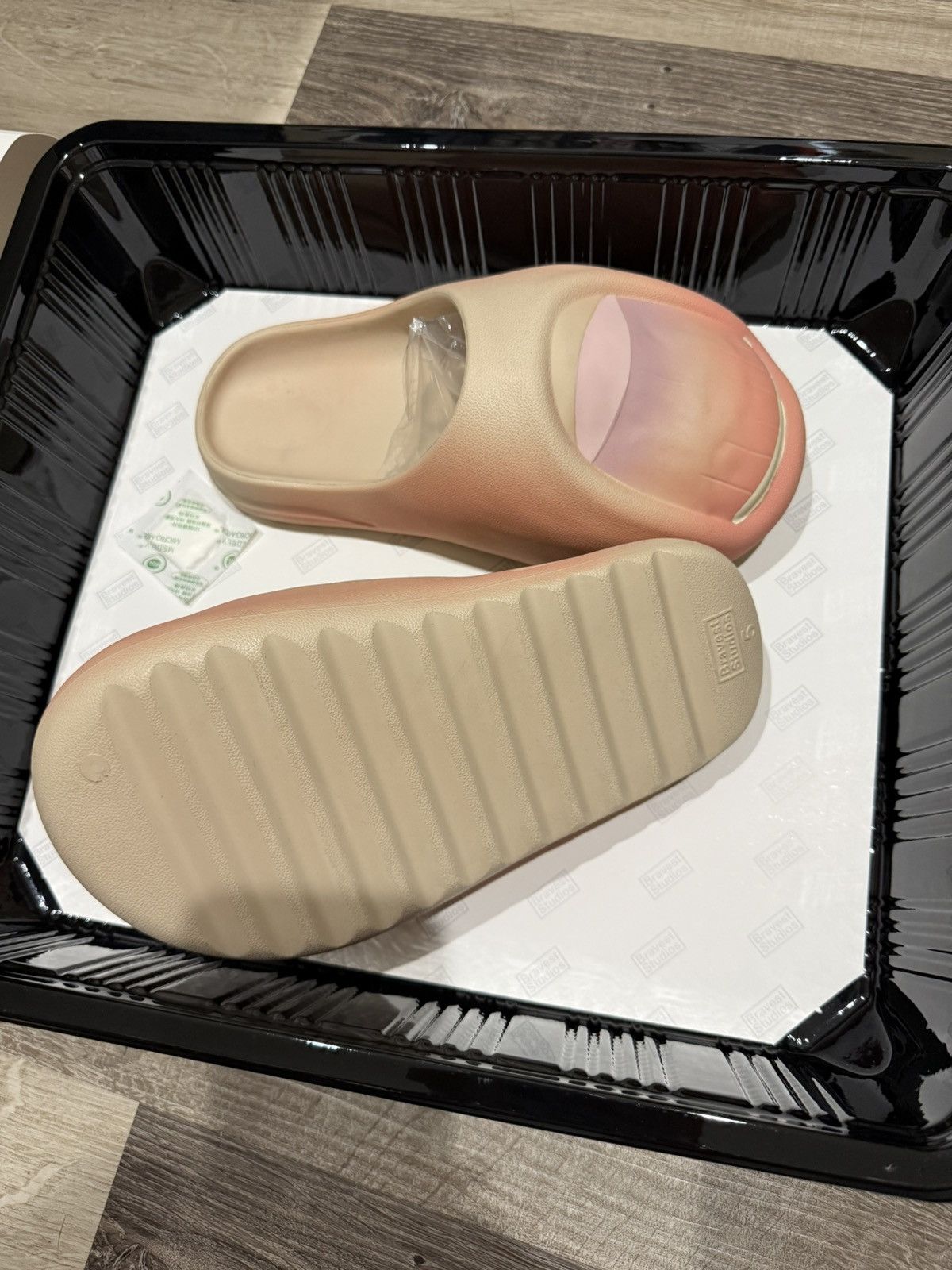 Bravest Studios BRAVEST TOES SLIDES Size US 5 / EU 37 - 3 Thumbnail