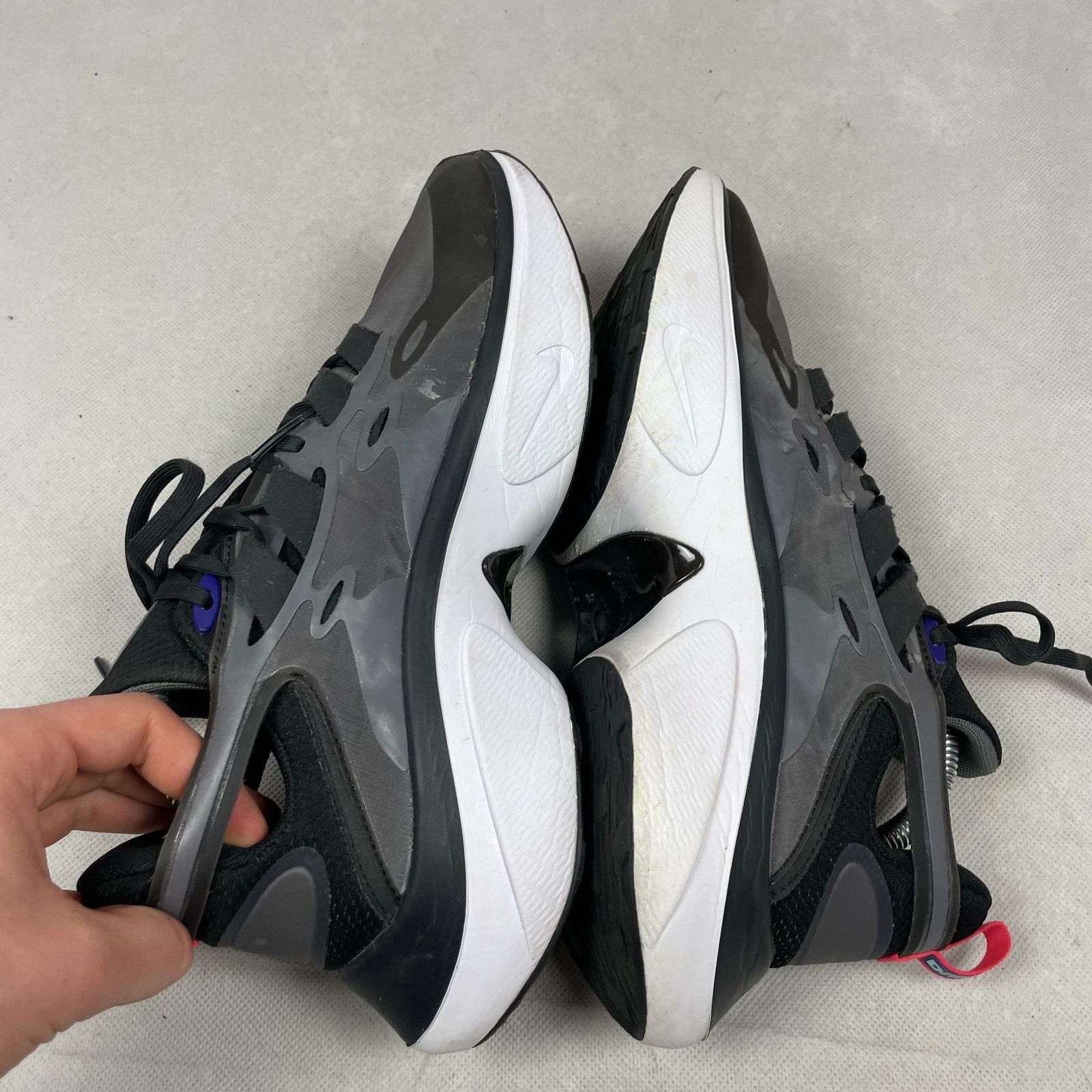 Nike Nike Signal D/MS/X AT5303-005 Men Black Dark Gray Sneakers 9 Size US 9 / EU 42 - 6 Thumbnail