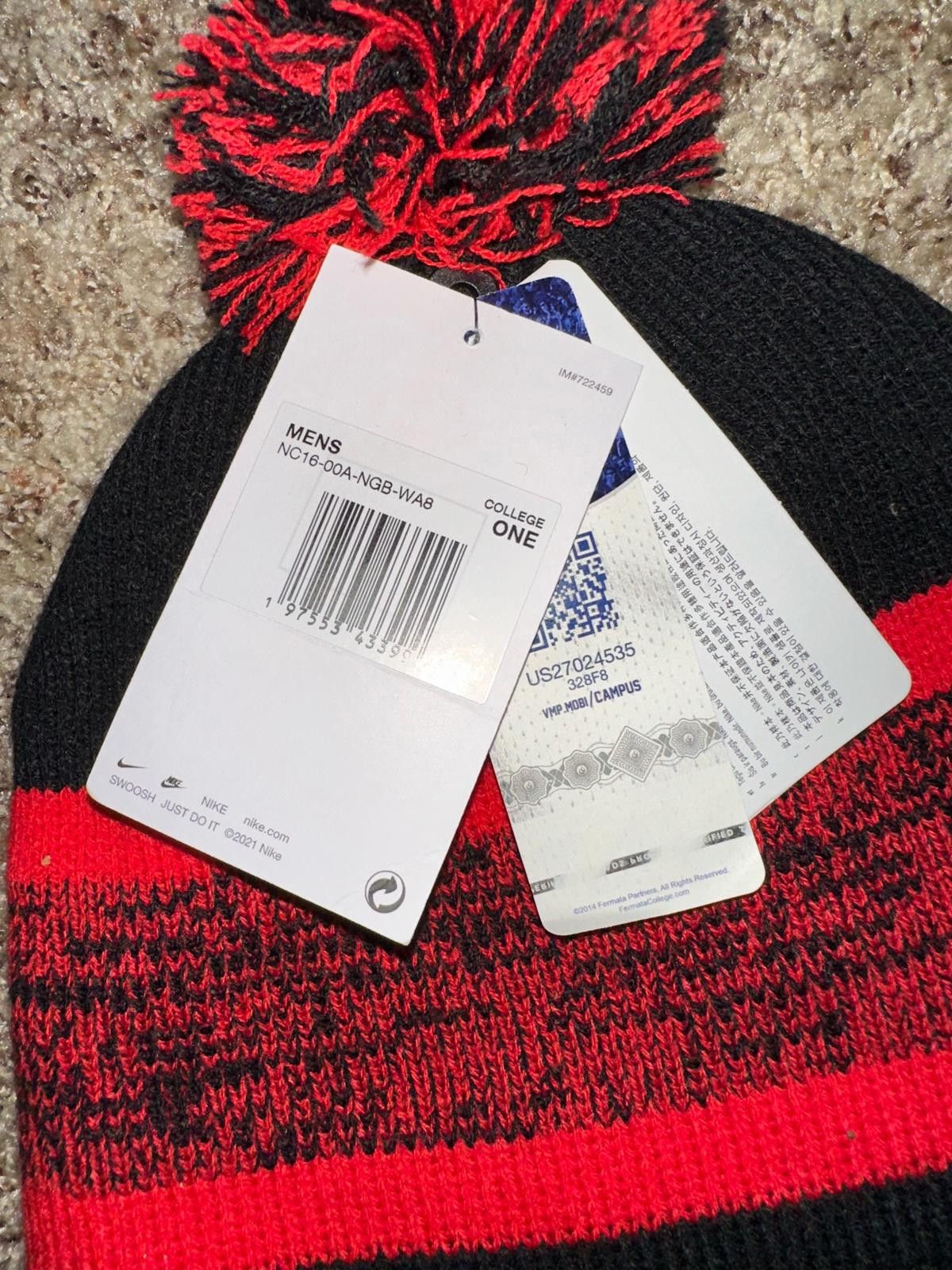 Nike Nike Men’s Black Georgia Bulldogs On-Field Peak Cuffed Knit Hat with Pom Sample Size ONE SIZE - 4 Thumbnail