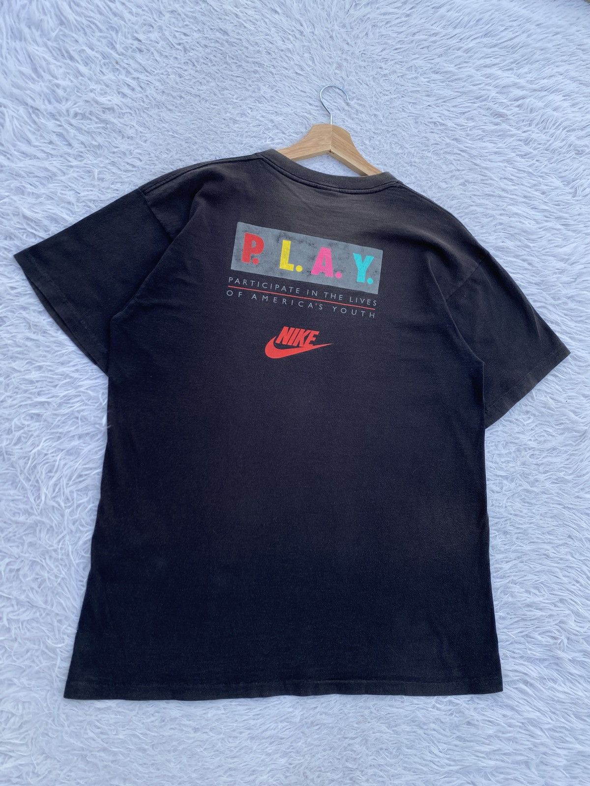 Nike Rare Vintage 90s NIKE Swoosh Logo Tshirt Size US L / EU 52-54 / 3 - 2 Thumbnail
