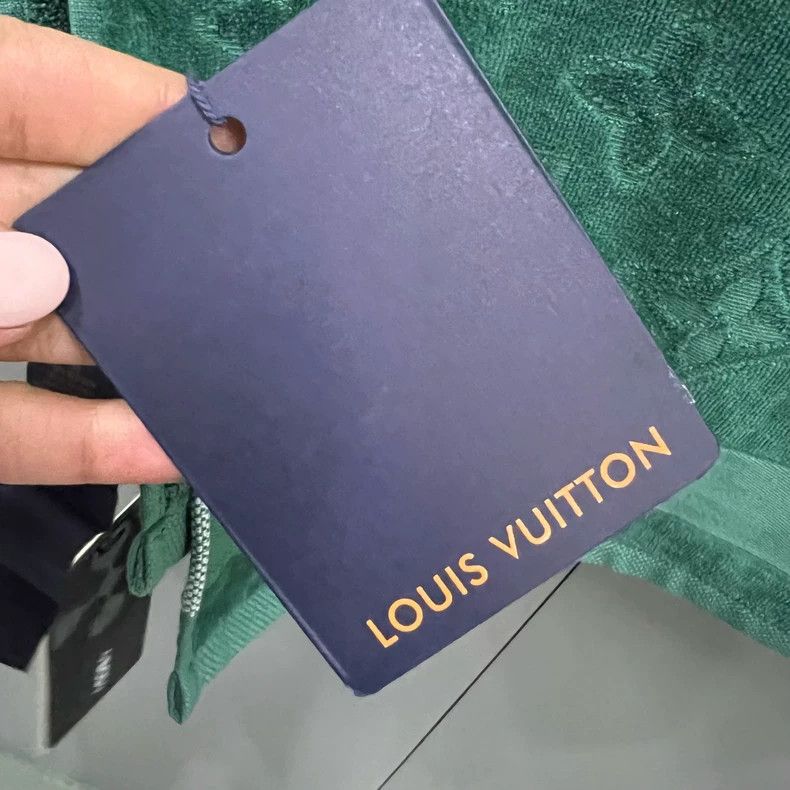 Louis Vuitton Louis Vuitton Green presbyopic towel Size ONE SIZE - 4 Thumbnail
