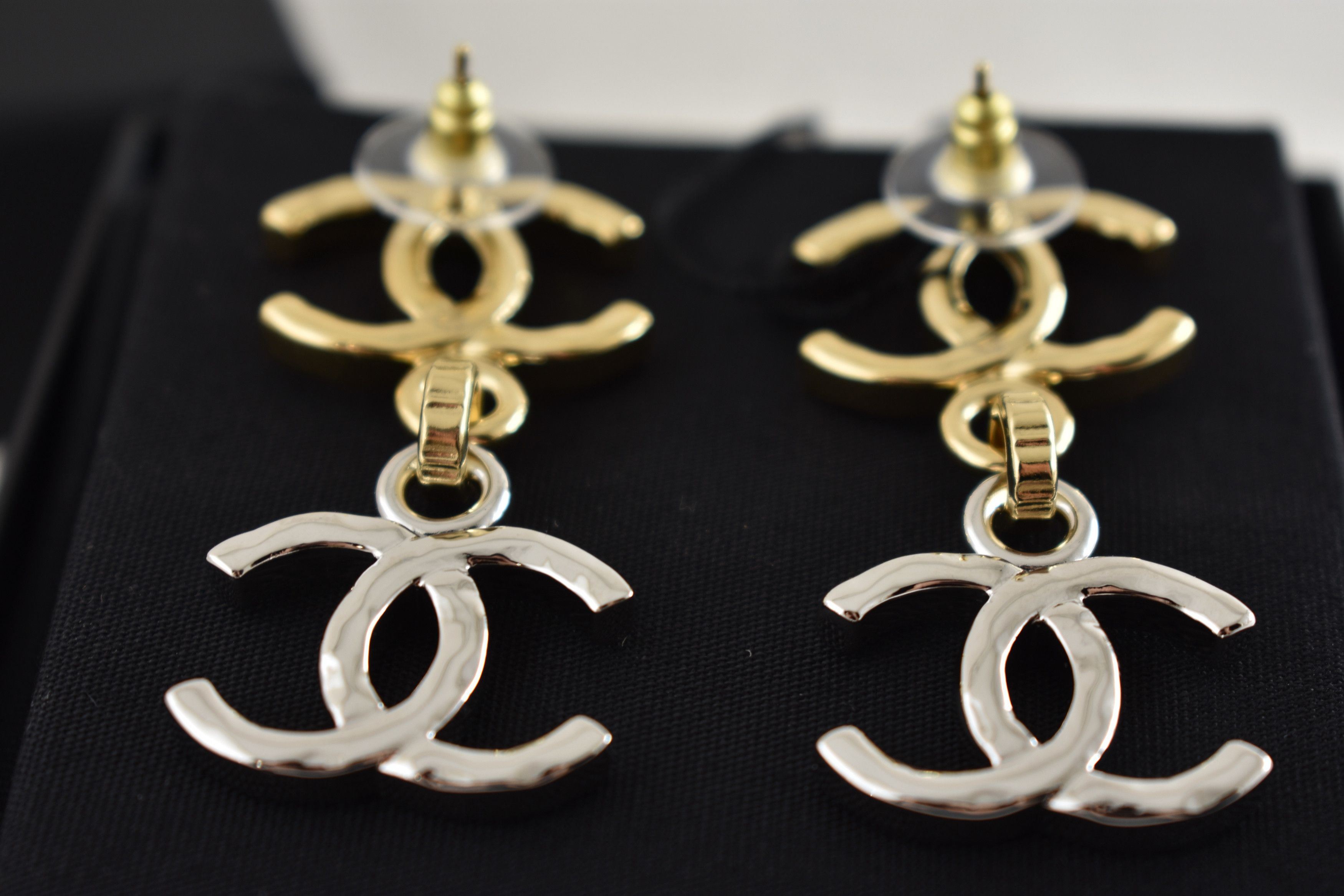 Chanel 26P Silver Mixed Metals XL CC Logo Dangle Drop Earrings Size ONE SIZE - 11 Thumbnail