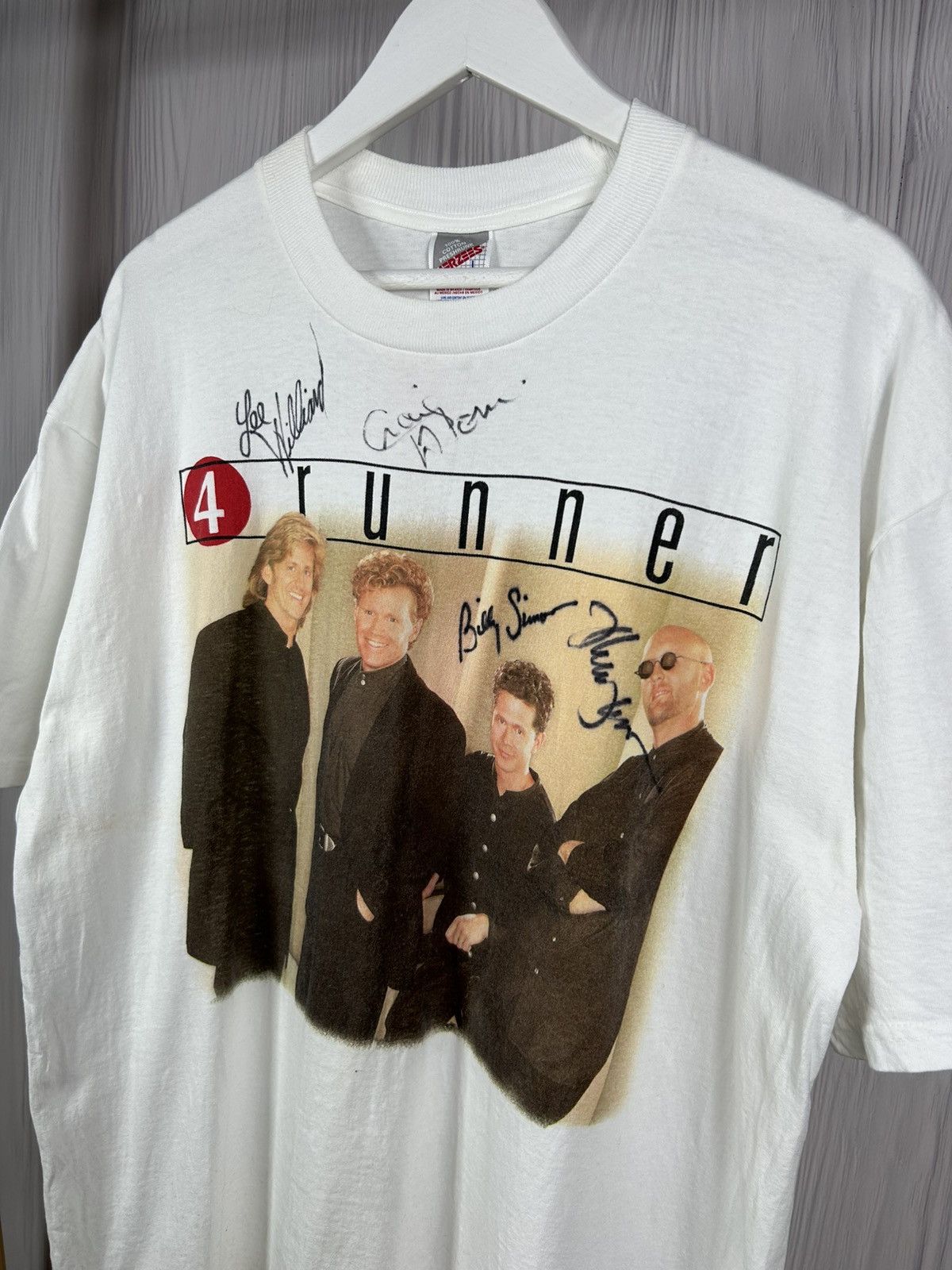 Band Tees RARE ITEM 4 Runner Signed Country Band T-Shirt Size L Size US L / EU 52-54 / 3 - 4 Thumbnail