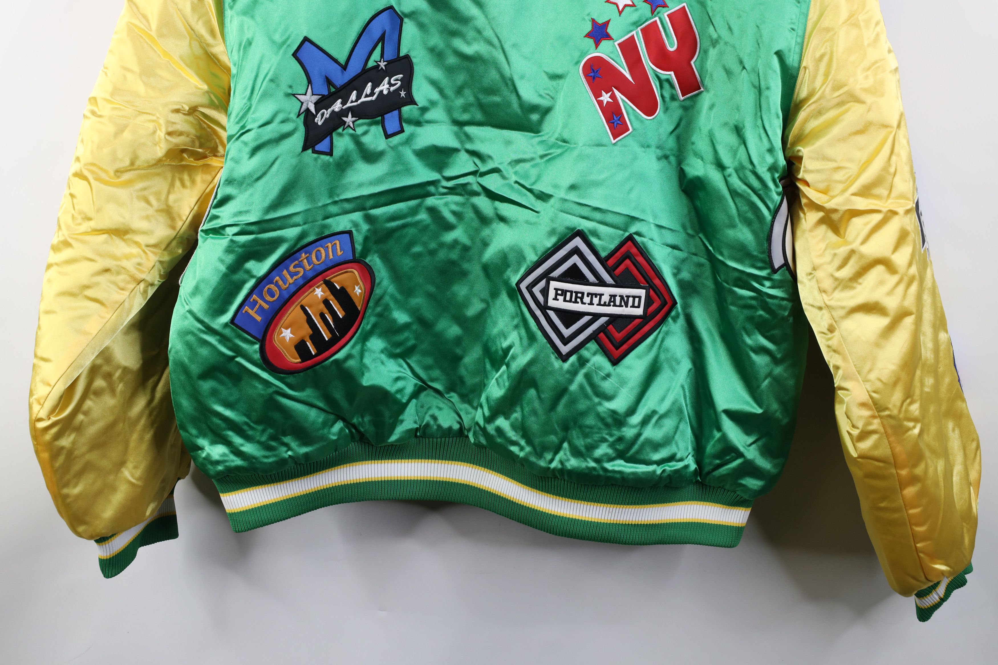Vintage Deadstock Vintage 90s Quilted Satin Bomber Jacket Green Size US XXL / EU 58 / 5 - 17 Thumbnail