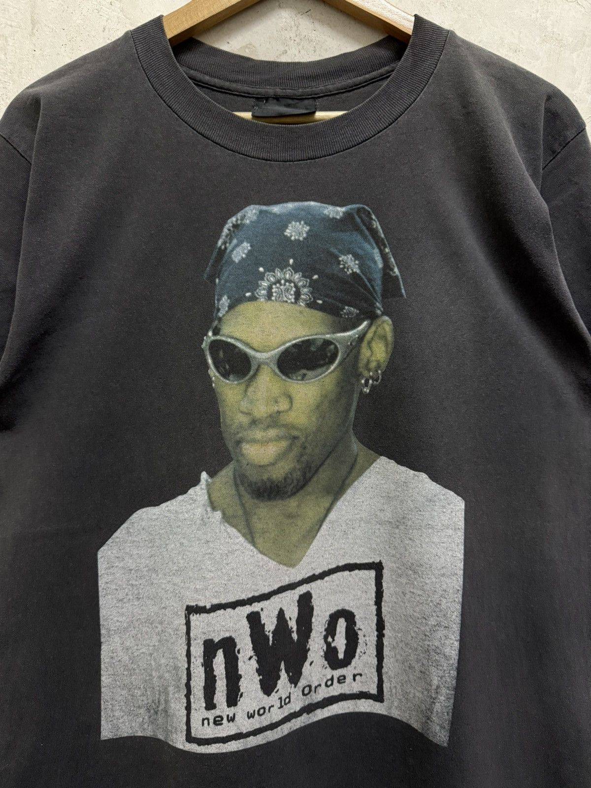 Vintage Vintage 1997 WCW NWO Dennis Rodman Faded Tees Size US M / EU 48-50 / 2 - 2 Thumbnail