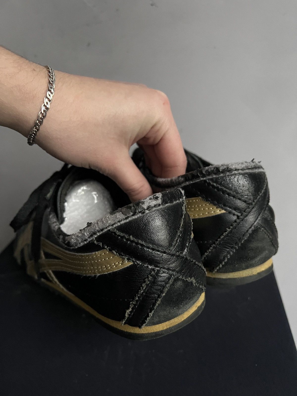 Onitsuka Tiger Onitsuka Tiger Mexico 66 Gold Black Shoes vintage y2k Size US 10 / EU 43 - 6 Thumbnail