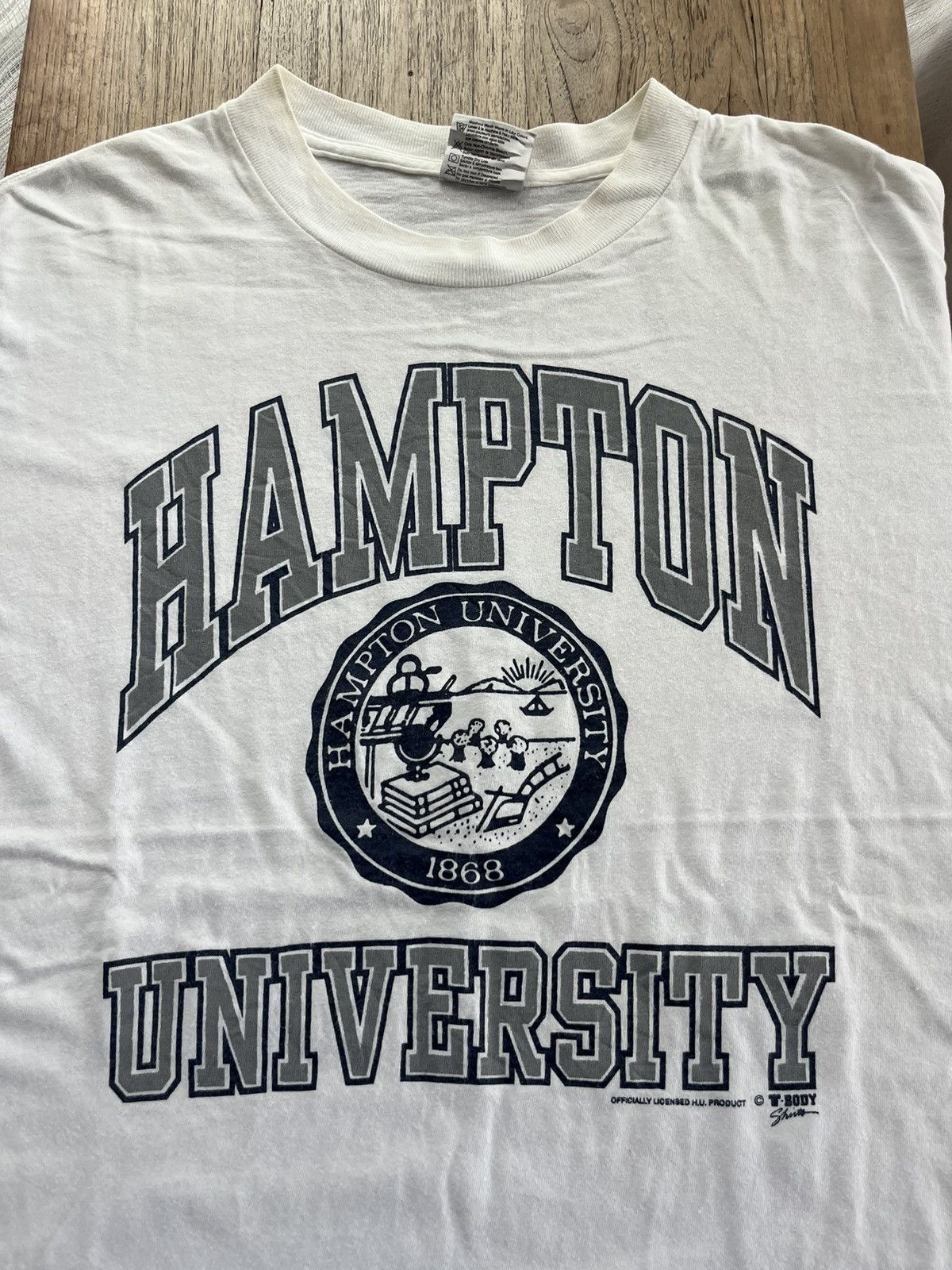 Vintage Vintage HAMPTON UNIVERSITY Logo 90’s Tshirt Size US L / EU 52-54 / 3 - 3 Thumbnail