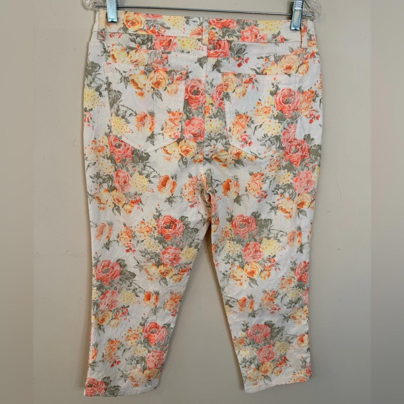 Charter Club Charter Club Bristol Cream floral cropped jeans SZ 10 petite Size 32" / US 10 / IT 46 - 3 Thumbnail