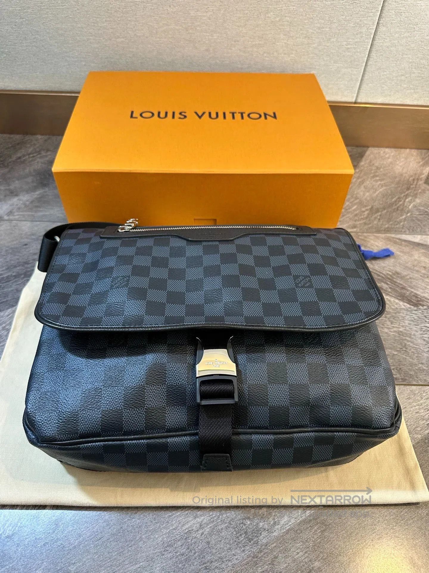 Louis Vuitton LV Black Blue Checkerboard Messenger Bag. Size ONE SIZE - 2 Thumbnail