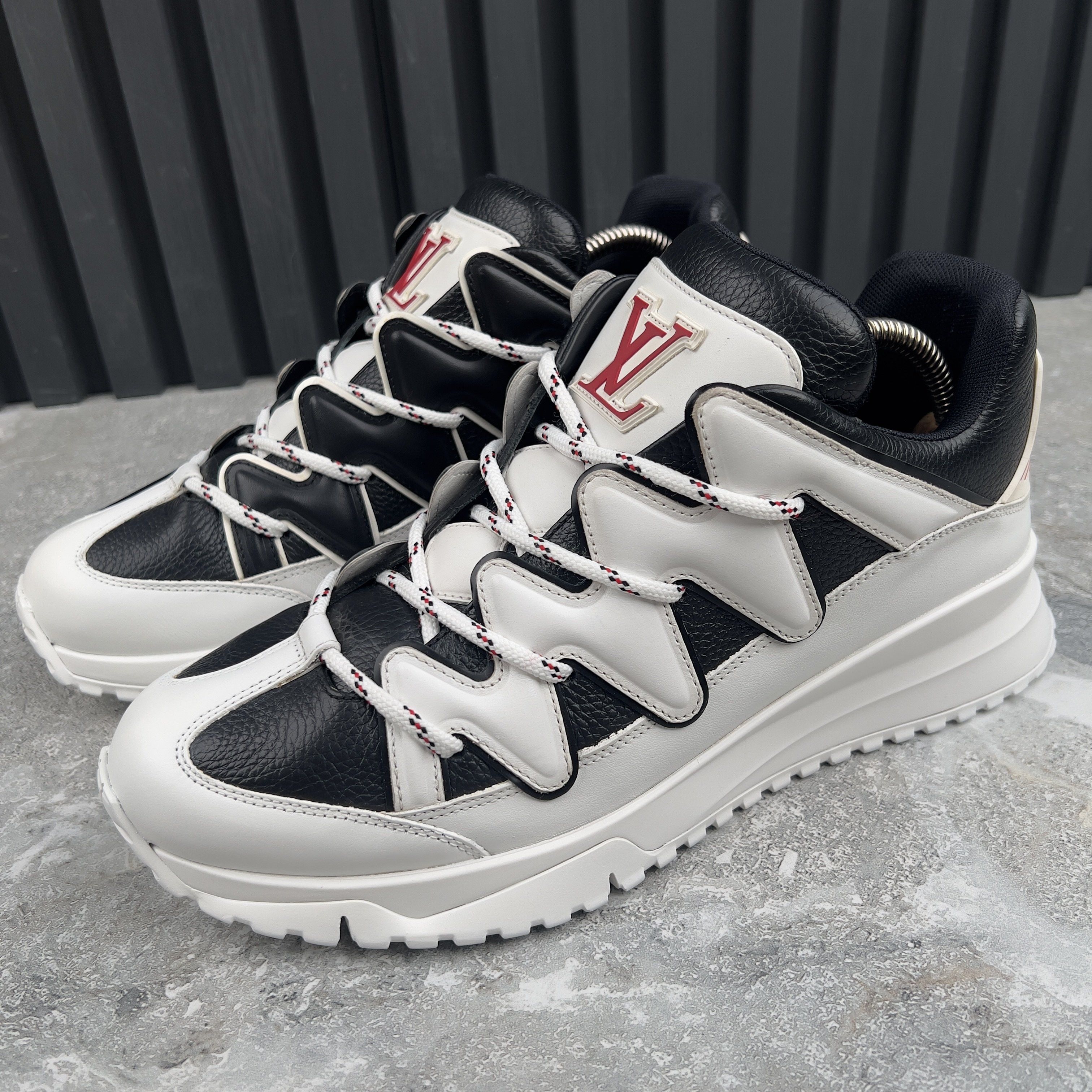 Louis Vuitton Zig Zag Logo Sneaker White Black Leather Size US 8 / EU 41 - 1 Thumbnail