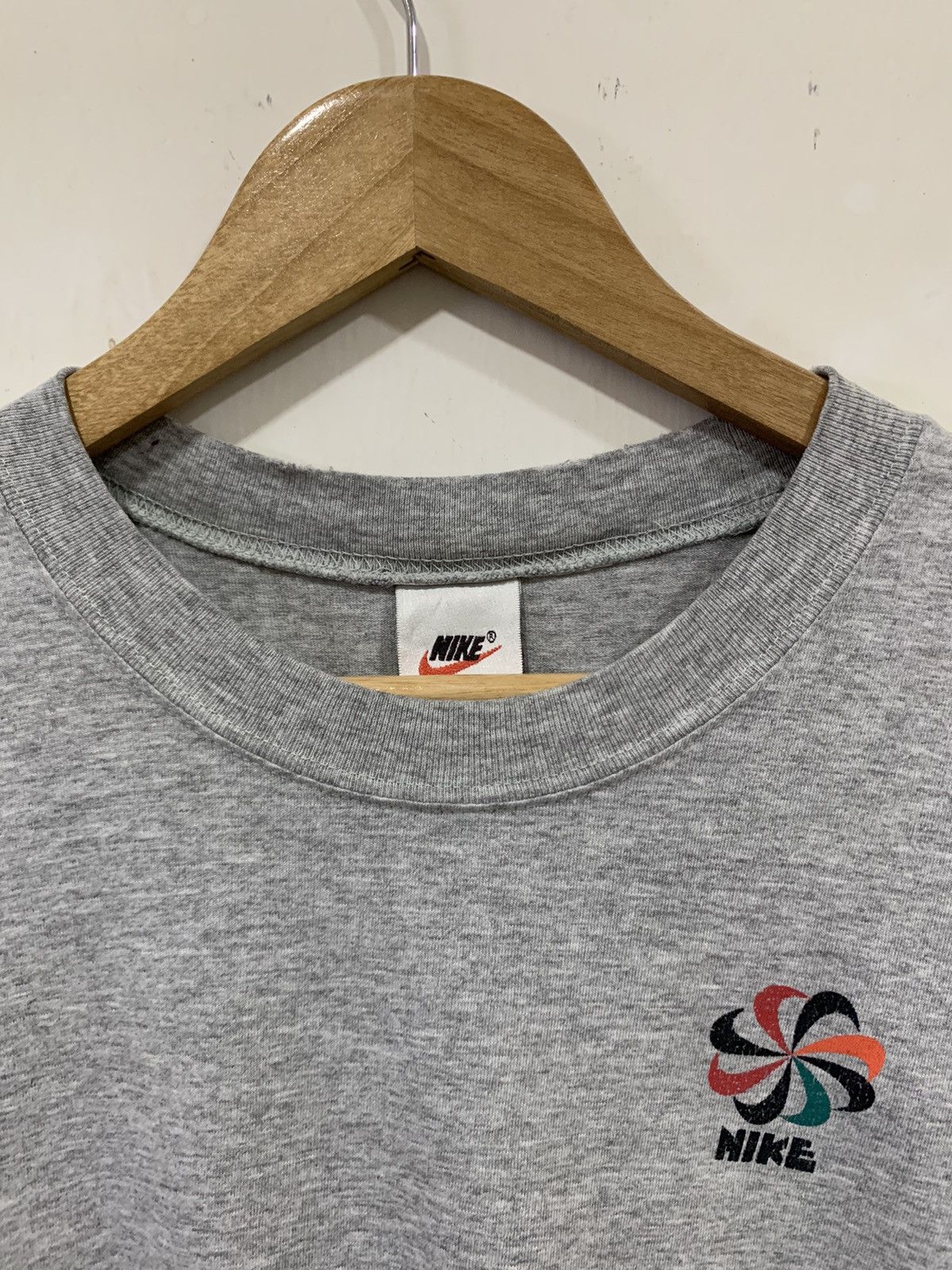 Nike Vintage Nike Pinwheel Small Tee Size US S / EU 44-46 / 1 - 3 Thumbnail