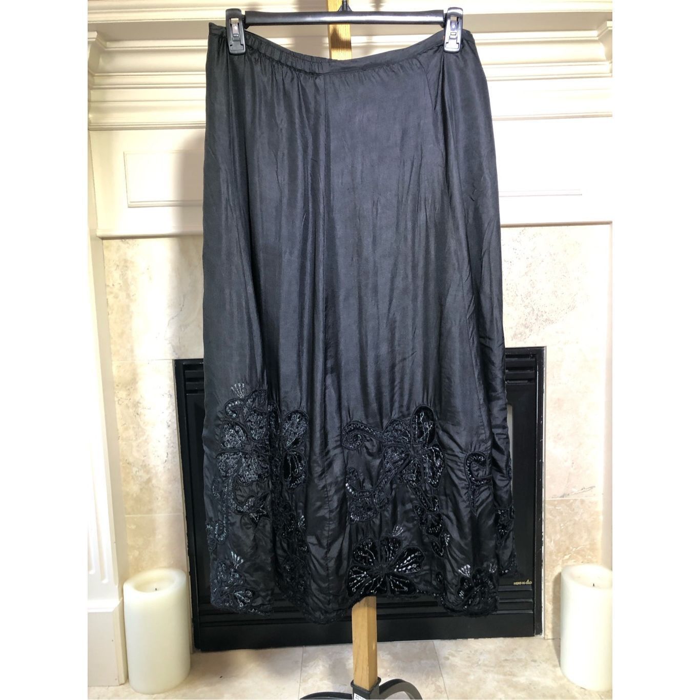 Chicos Chico’s Women’s Black Elegant Knee Length Silk Floral Embroi Size 38" / US 16 / IT 52 - 2 Thumbnail