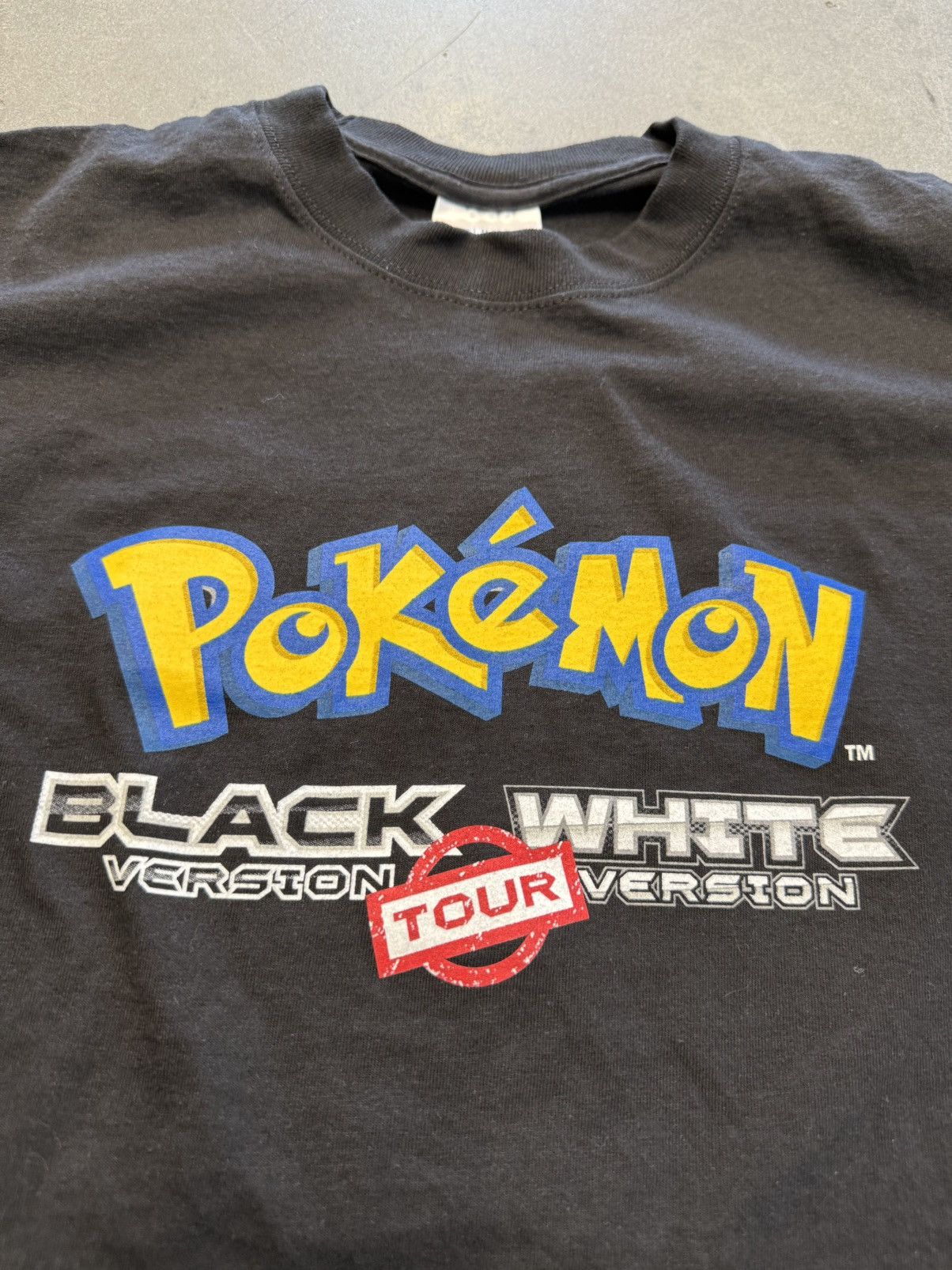 Nintendo Pokémon Black and White Version Tour Tee Size US L / EU 52-54 / 3 - 3 Thumbnail