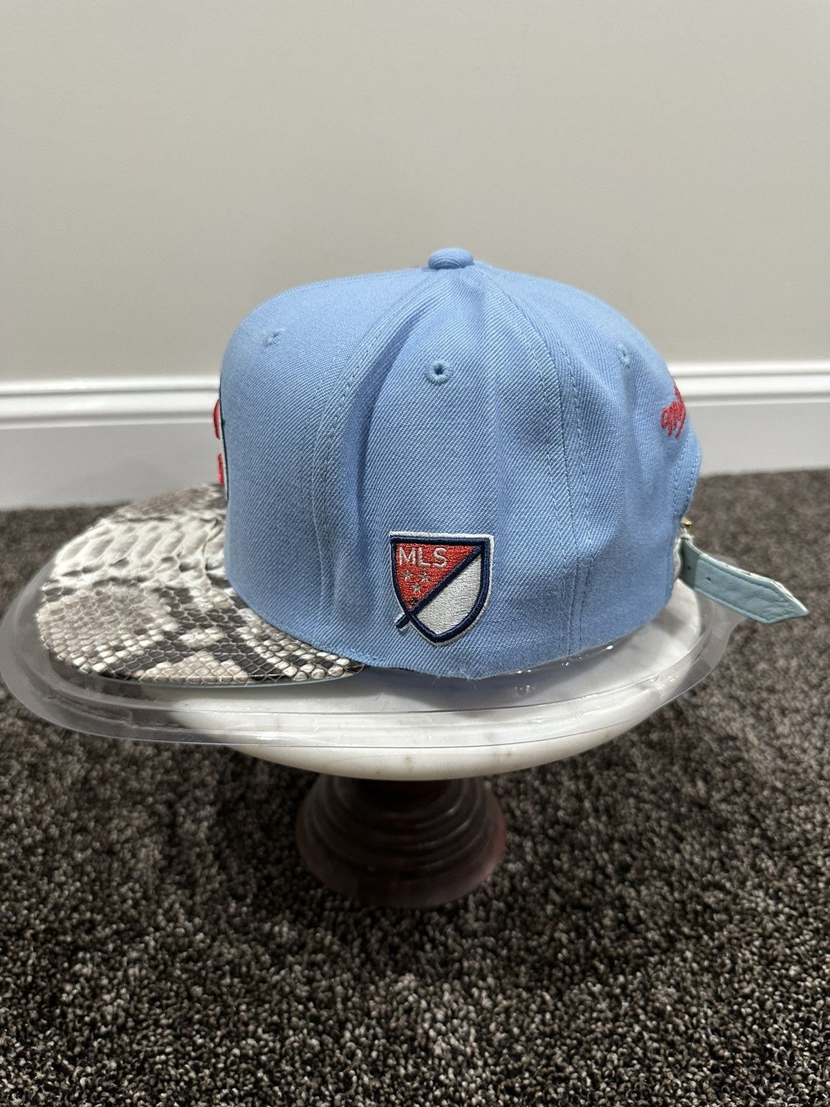 Just Don × Mitchell & Ness Just Don x Mitchell & Ness MLS Chicago Fire Snakeskin Hat Size ONE SIZE - 4 Thumbnail