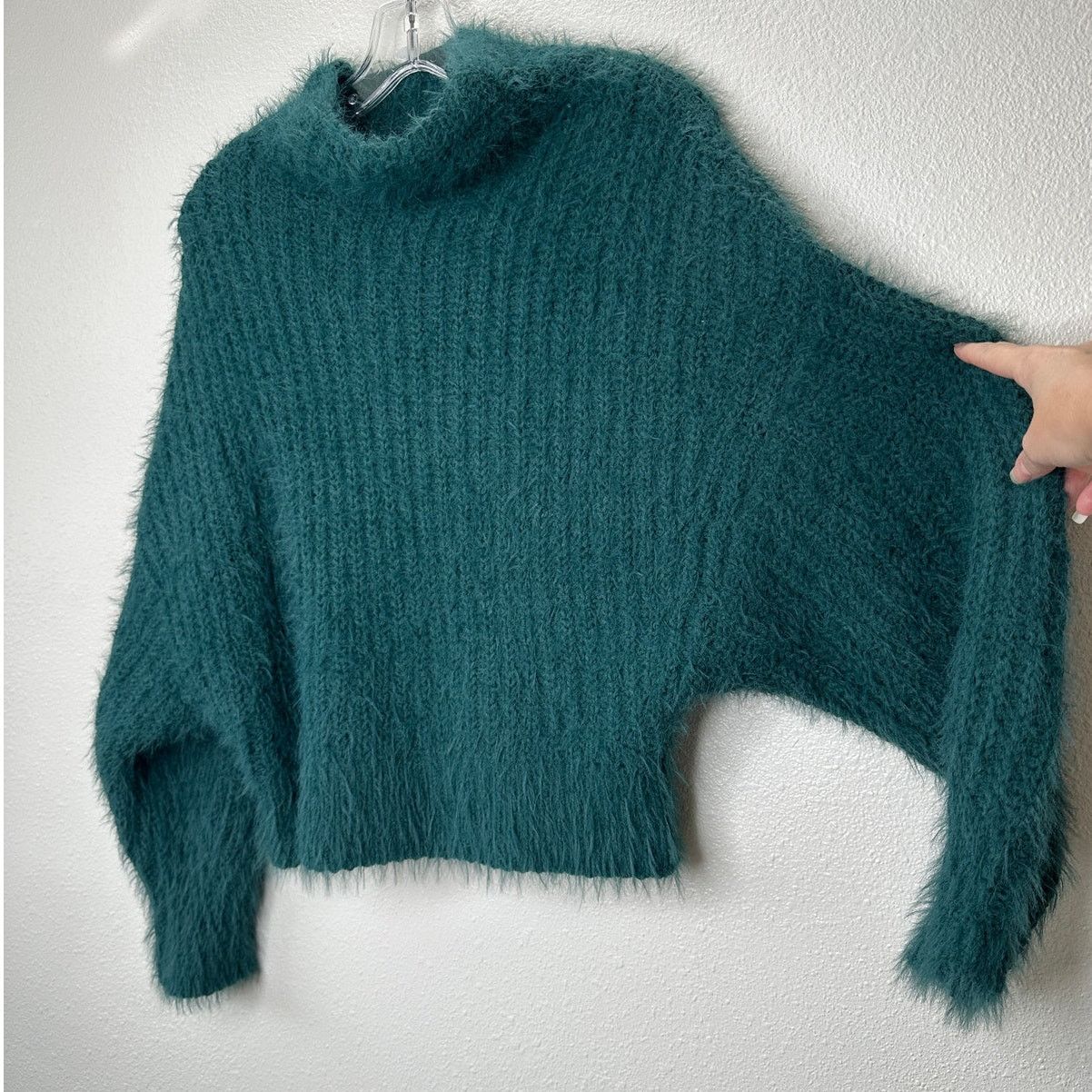 Express Express Green Fuzzy Long Sleeve Mock Neck Crop Sweater XS Size XS / US 0-2 / IT 36-38 - 4 Thumbnail