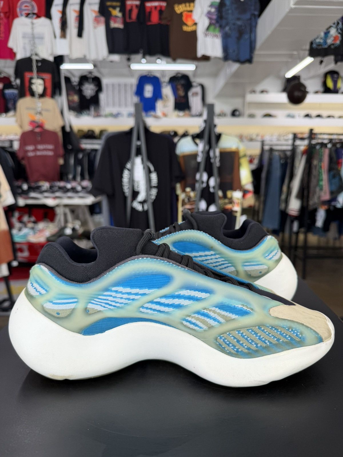 Adidas Adidas Yeezy 700 V3 Arzareth Size 10 (2020) Size US 10 / EU 43 - 3 Thumbnail