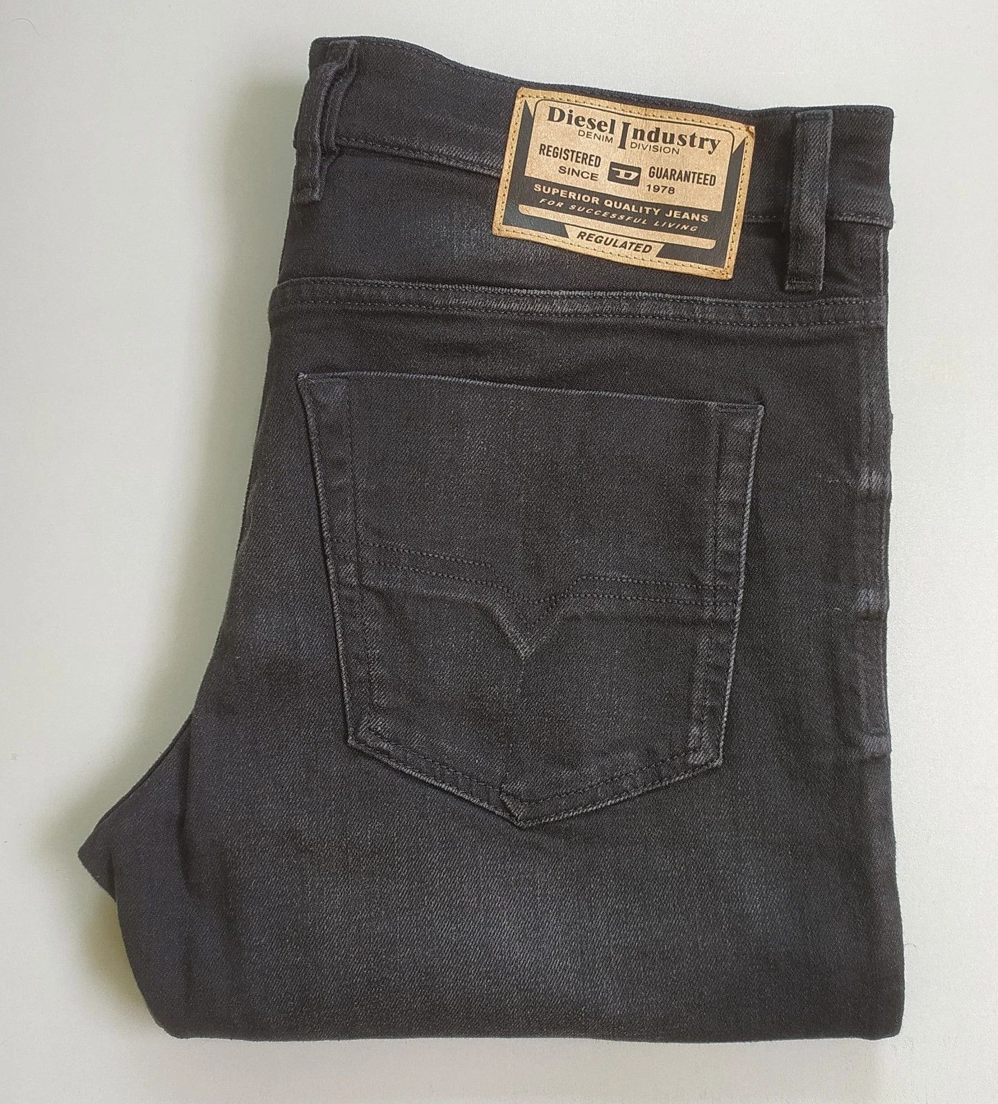 Diesel Diesel TEPPHAR-X L.32 MENS JEANS T/9776 Size US 33 - 1 Thumbnail