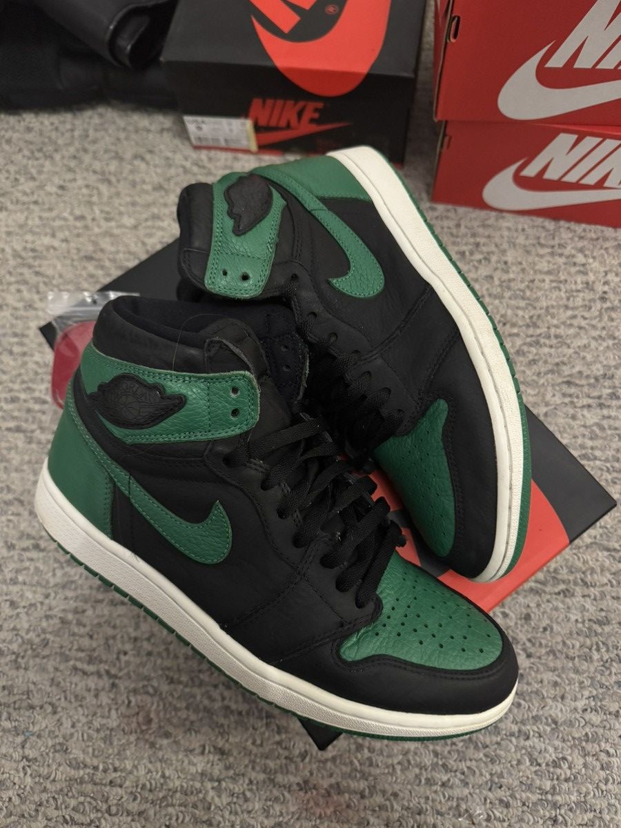 Jordan Brand × Nike Size 10 - Jordan 1 Retro High OG Pine Green 2.0 555088-030 Size US 10 / EU 43 - 1 Thumbnail