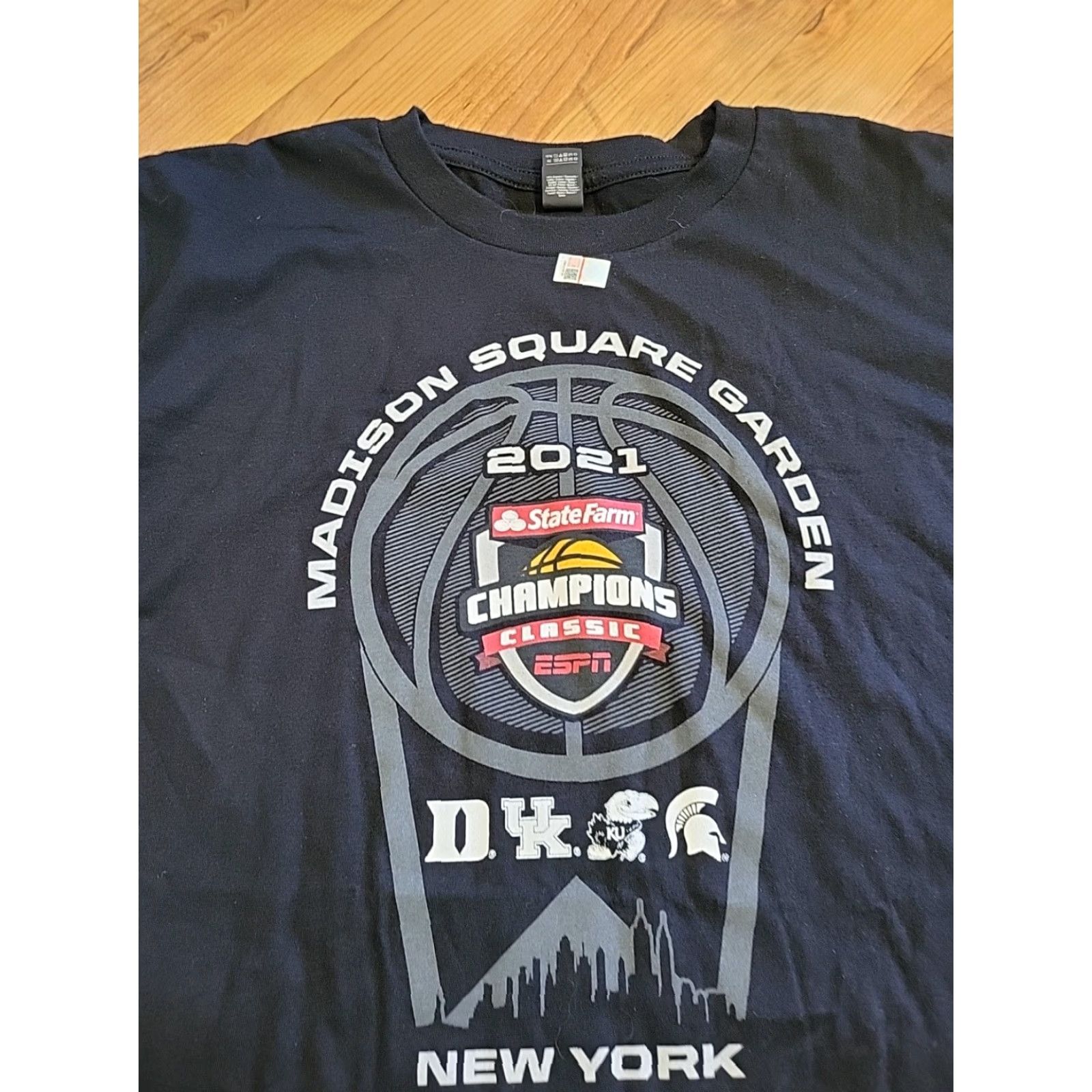 Gildan VINTAGE? No — 2021 Champions Basketball Classic Duke UK KU USC T-Shirt Black Cotton Gildan Men L Crew Neck Short Sleeve Graphic Print Size US L / EU 52-54 / 3 - 3 Thumbnail