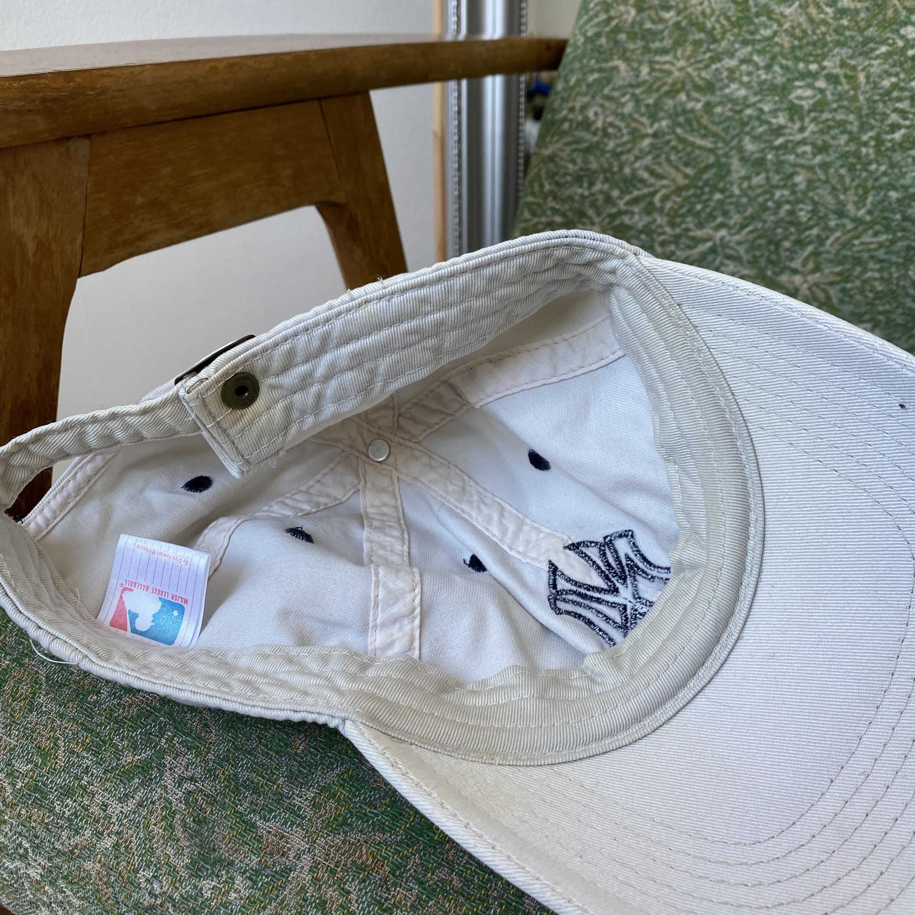 New York Yankees ⚾️ Vintage 90s New York Yankees cap Dad hat Major league Size ONE SIZE - 6 Thumbnail