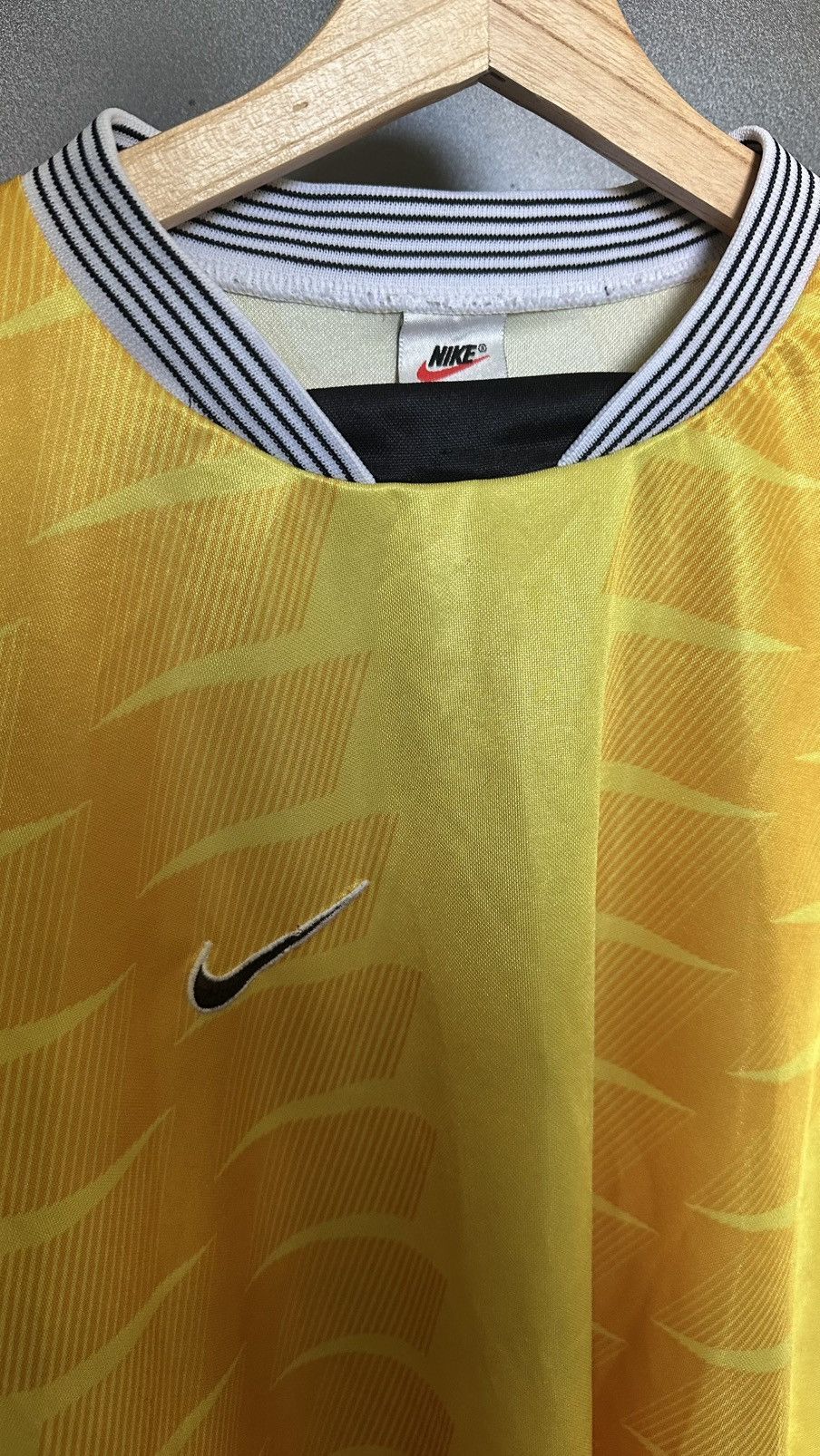Nike × Vintage Vintage 90s Nice Rare long sleeve gym Grail football Size US XL / EU 56 / 4 - 4 Thumbnail
