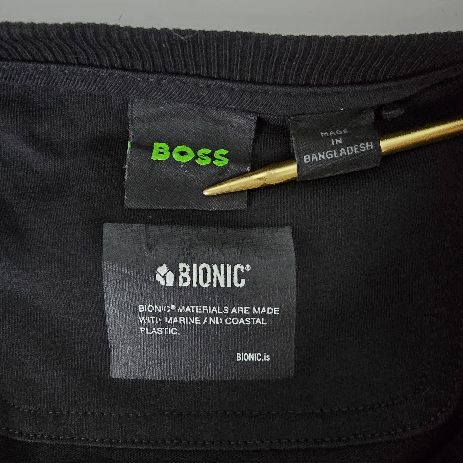 Hugo Boss Hugo Boss Bionic / Green "Teeonic_99" Shirt Graphic Print L Size US L / EU 52-54 / 3 - 11 Thumbnail